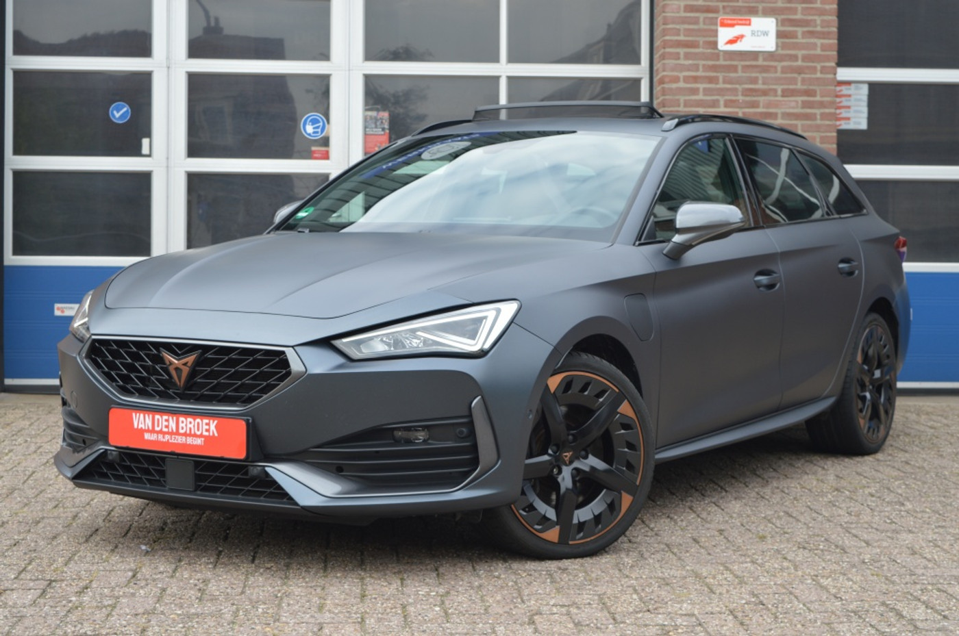 Seat Leon Sportstourer 1.4 e-Hyb Copper Edition | PANO - CAMERA 2020 - voorkant