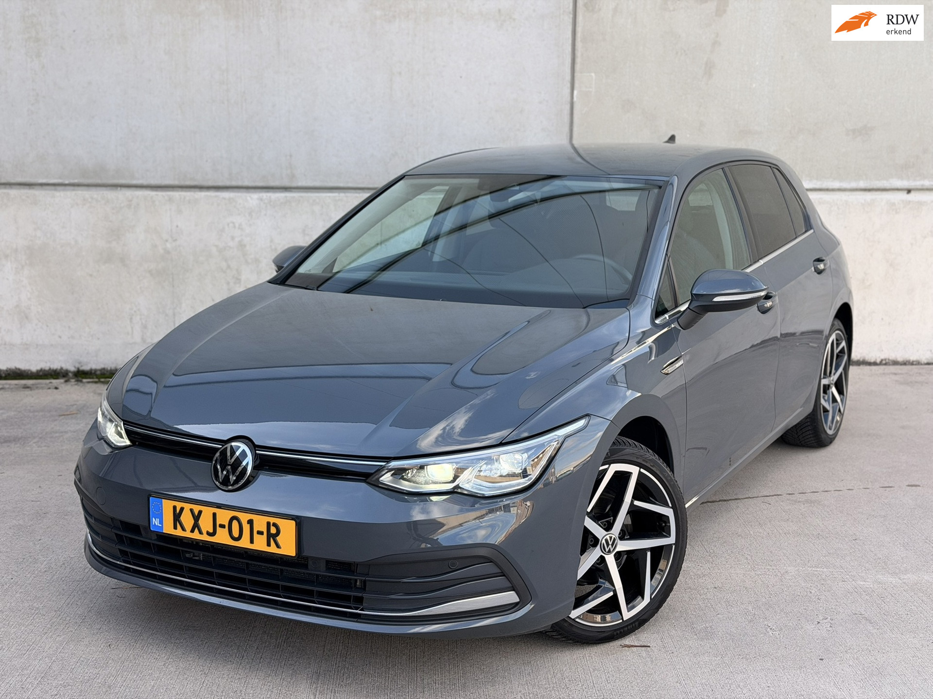 Volkswagen Golf 1.5 eTSI DSG IQ 18'' Massage Sfeer ACC DCC 2020 - voorkant