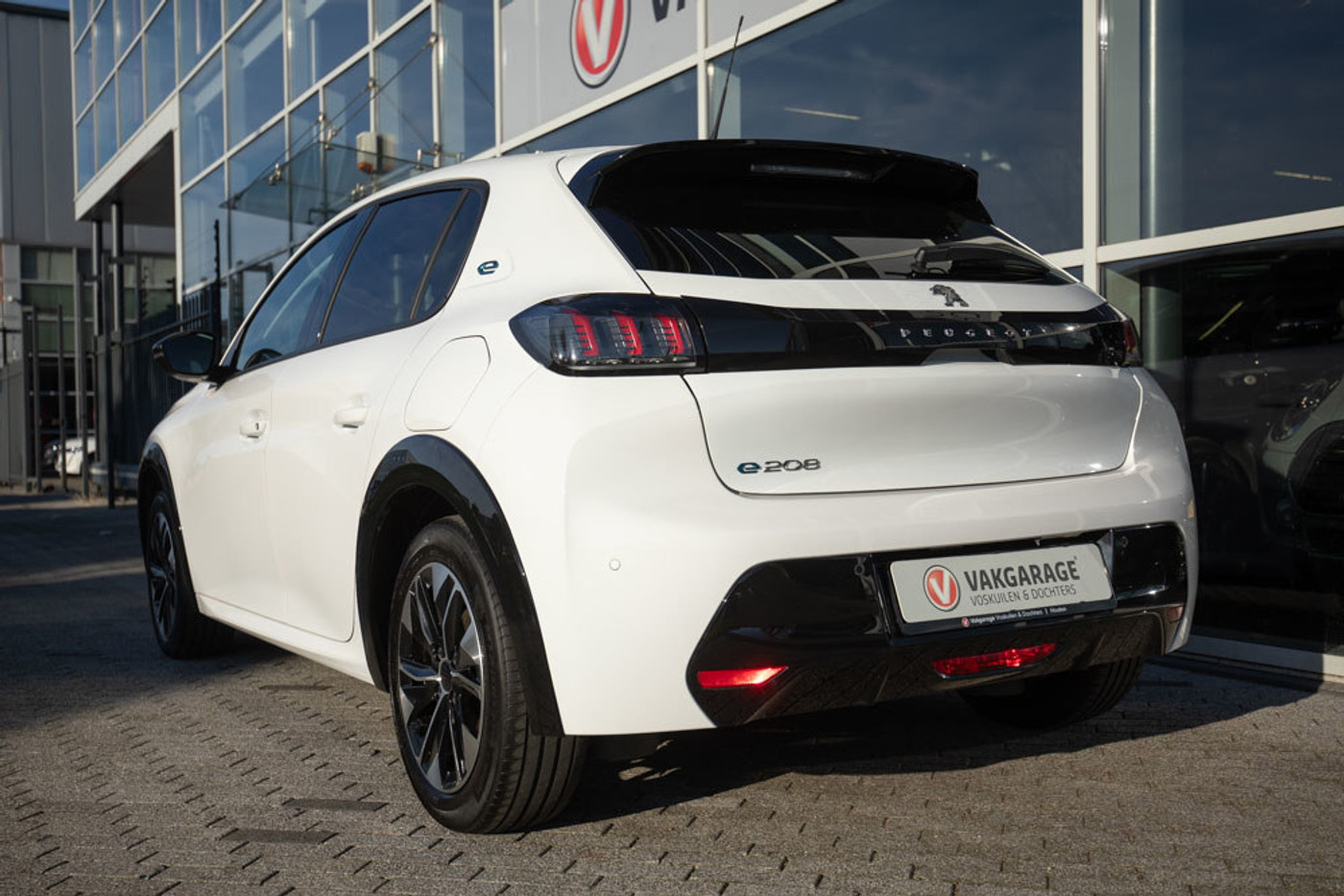 Foto van Peugeot E-208