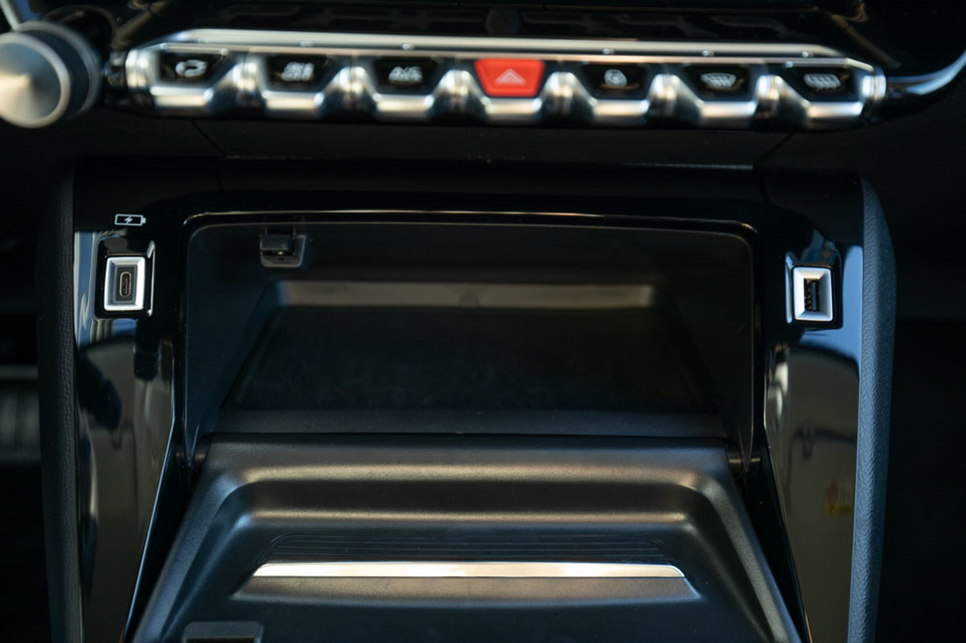Foto van Peugeot E-208