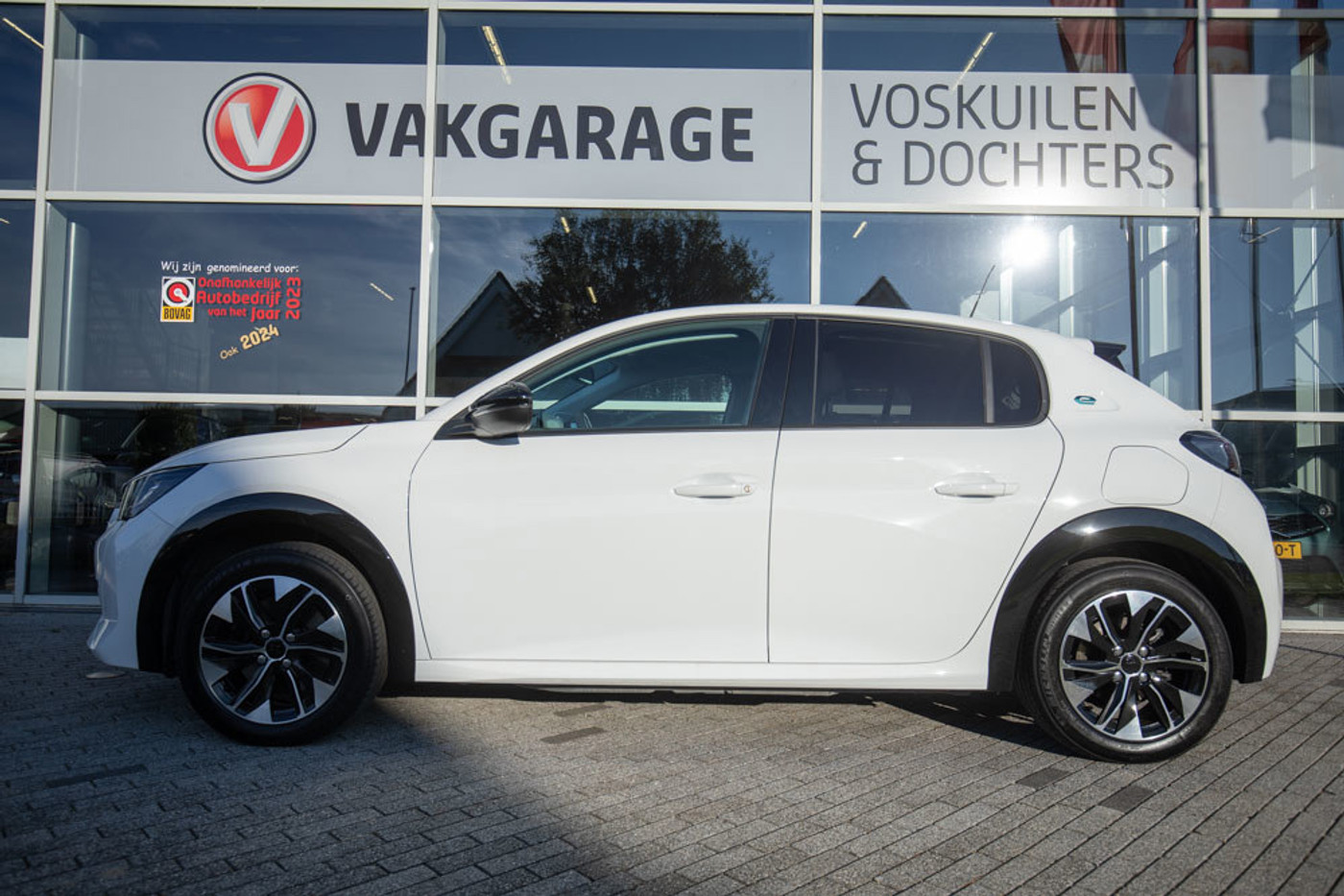 Foto van Peugeot E-208