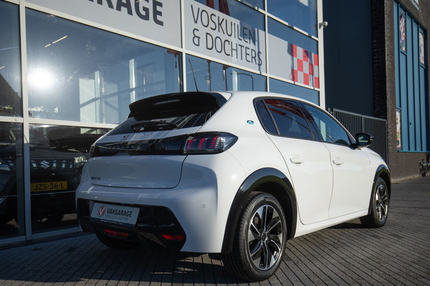 Foto van Peugeot E-208