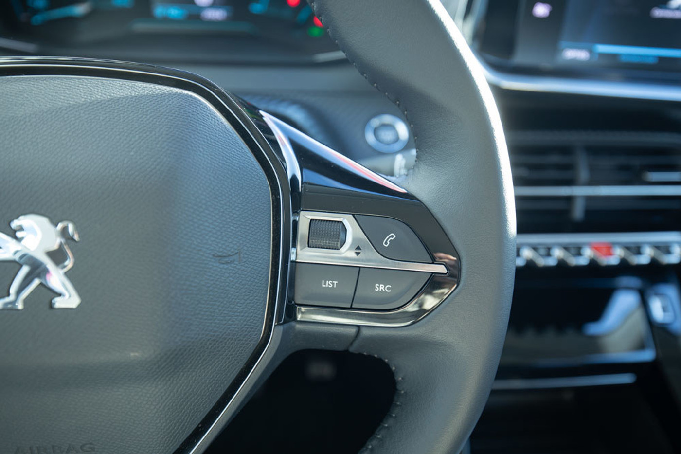 Foto van Peugeot E-208