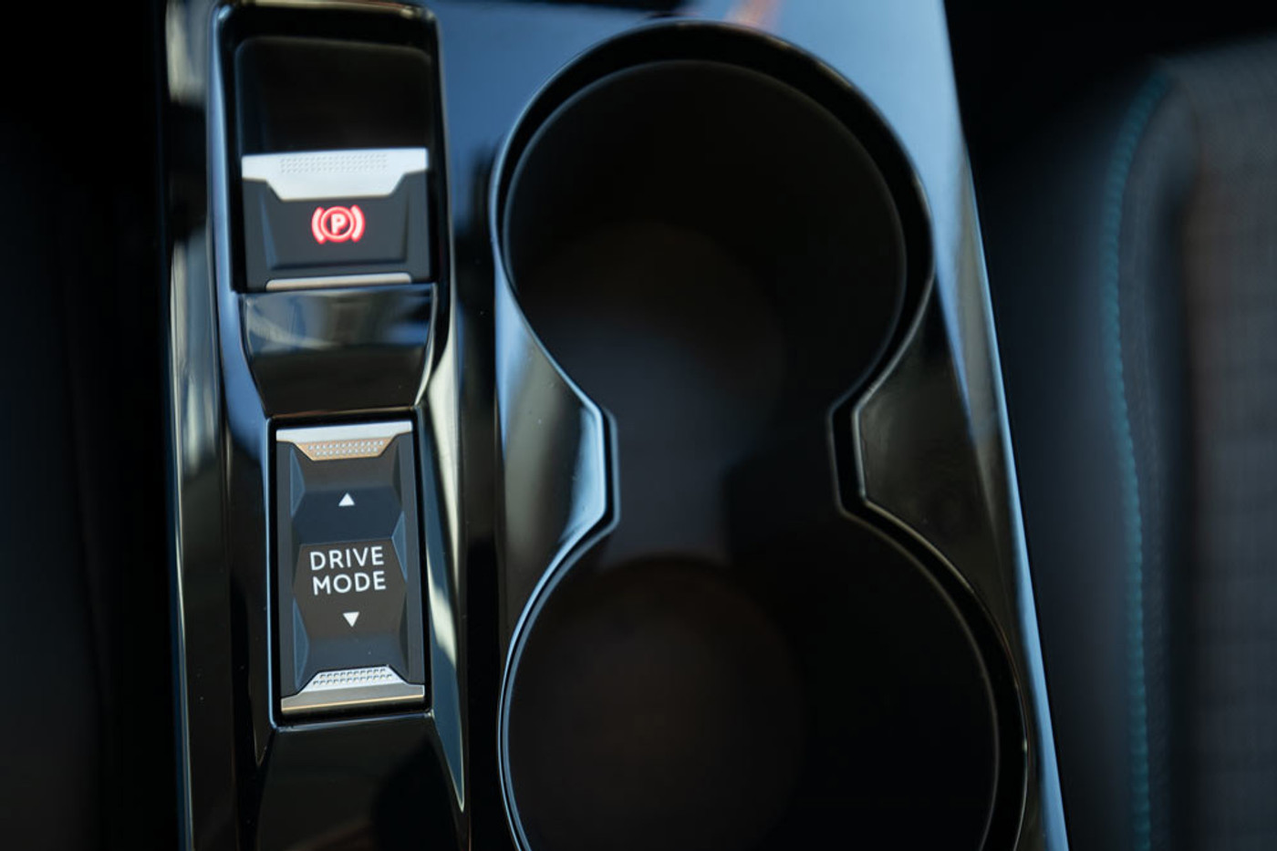 Foto van Peugeot E-208