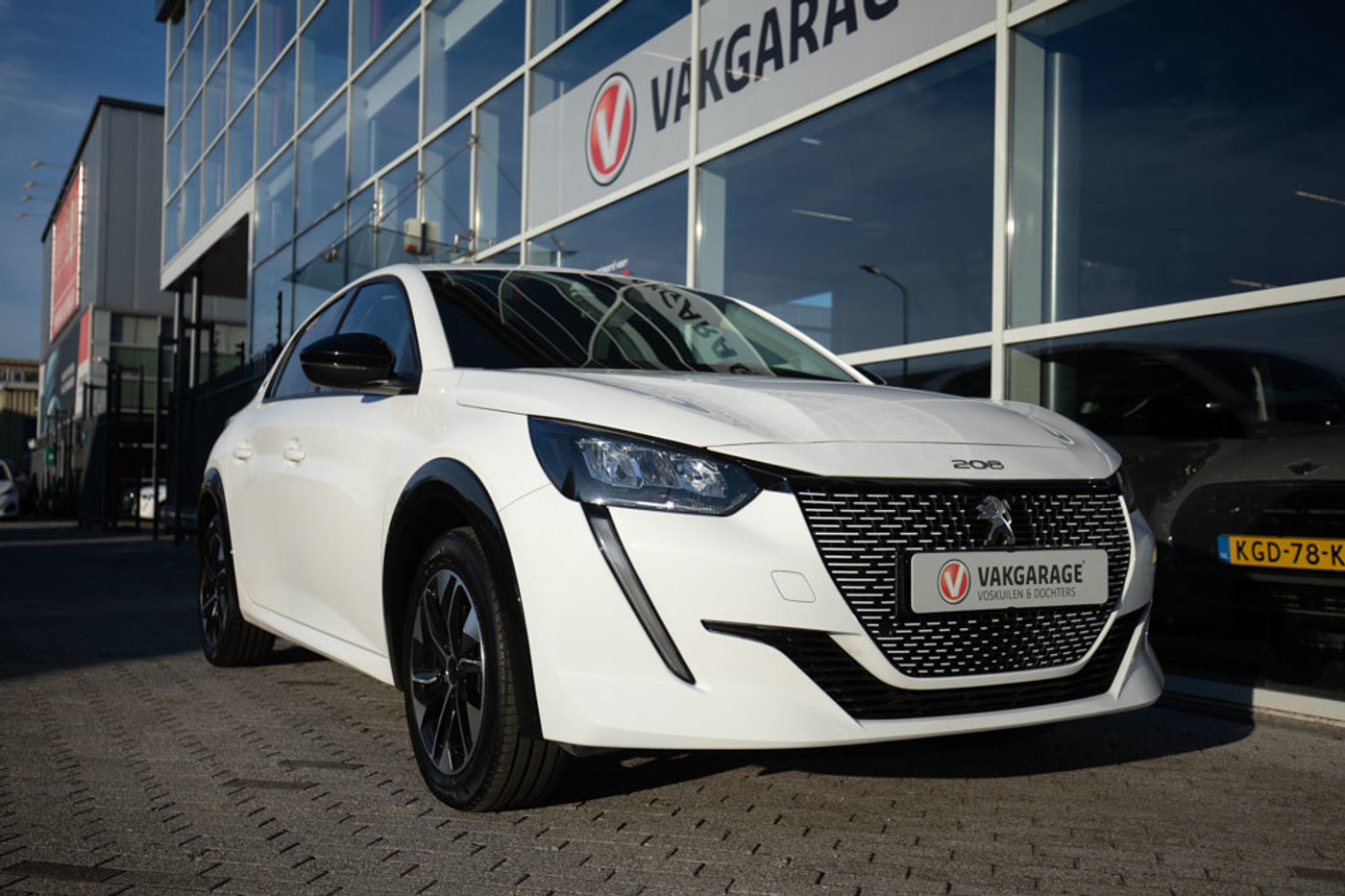 Foto van Peugeot E-208
