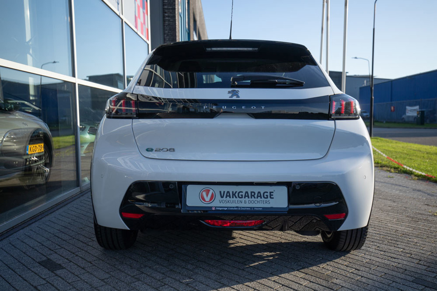 Foto van Peugeot E-208