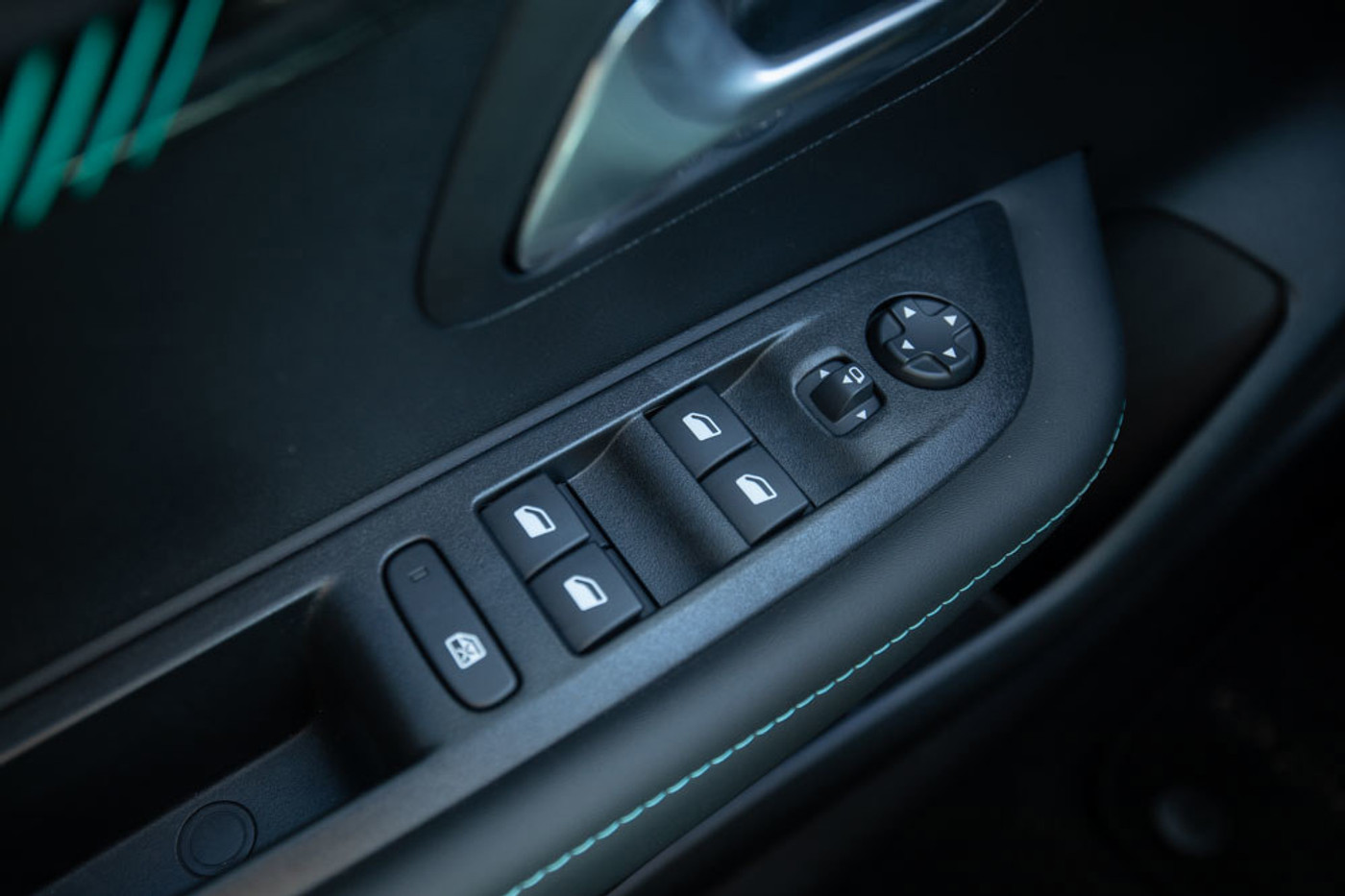 Foto van Peugeot E-208