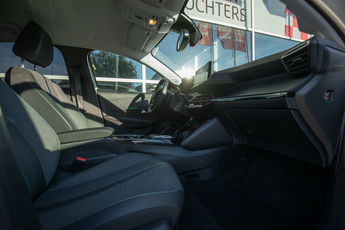 Foto van Peugeot E-208