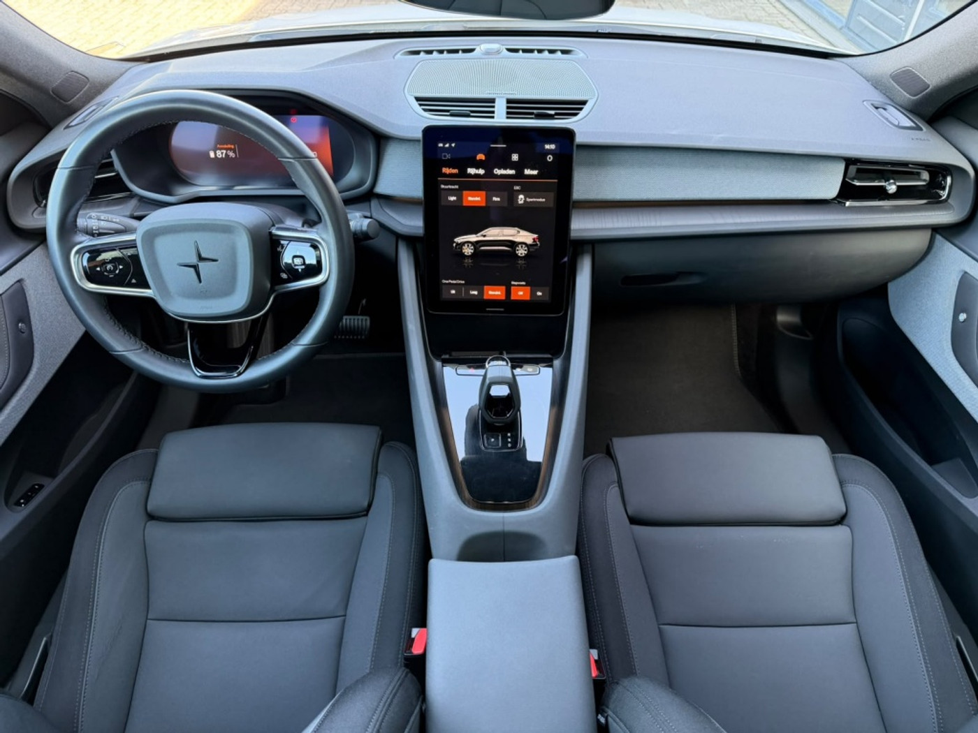 Foto van Polestar 2