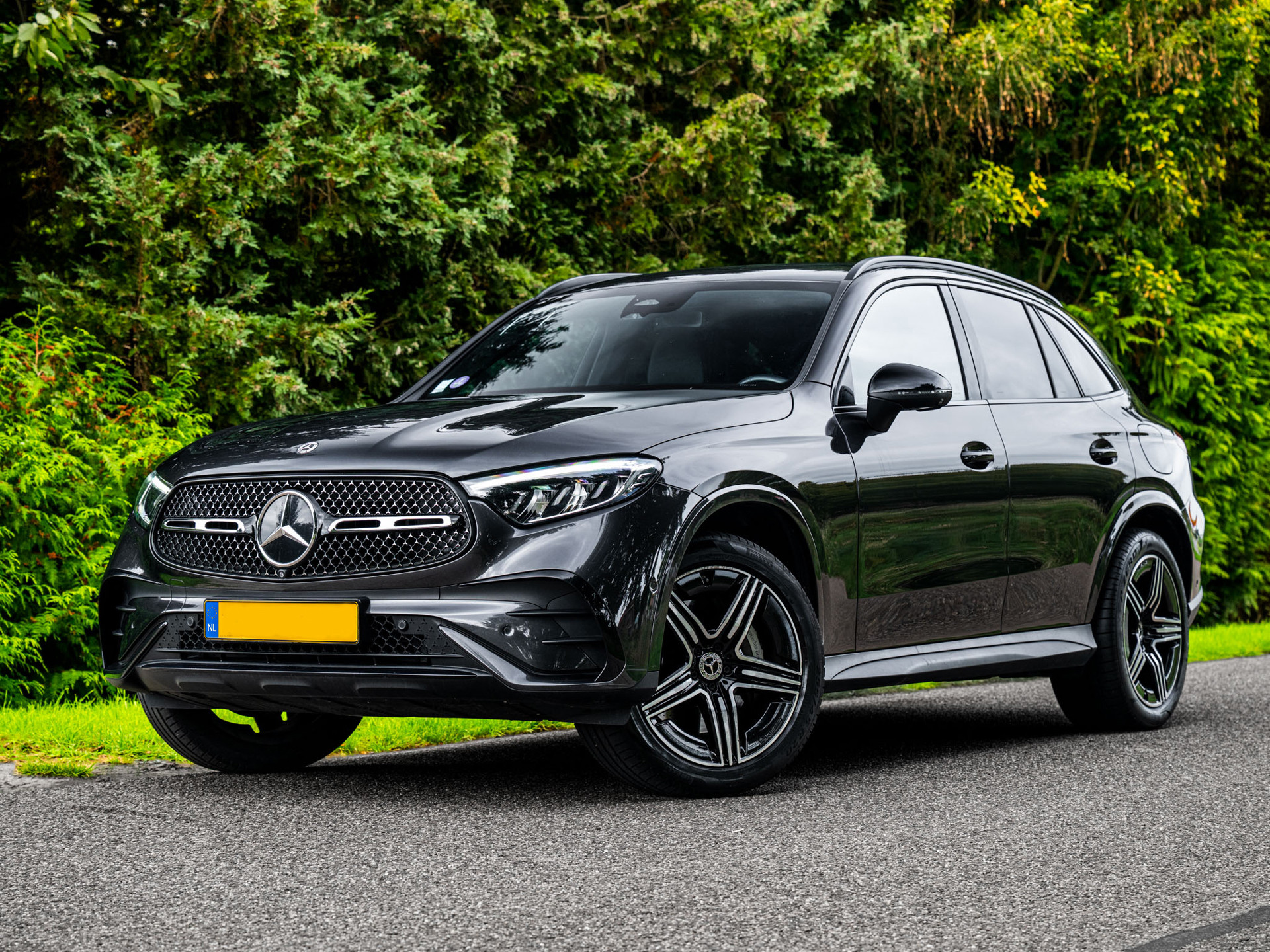 Mercedes-Benz Glc-klasse 300e 4MATIC AMG Line | 1 Eig | Dealer Oh | BTW 2023 - voorkant