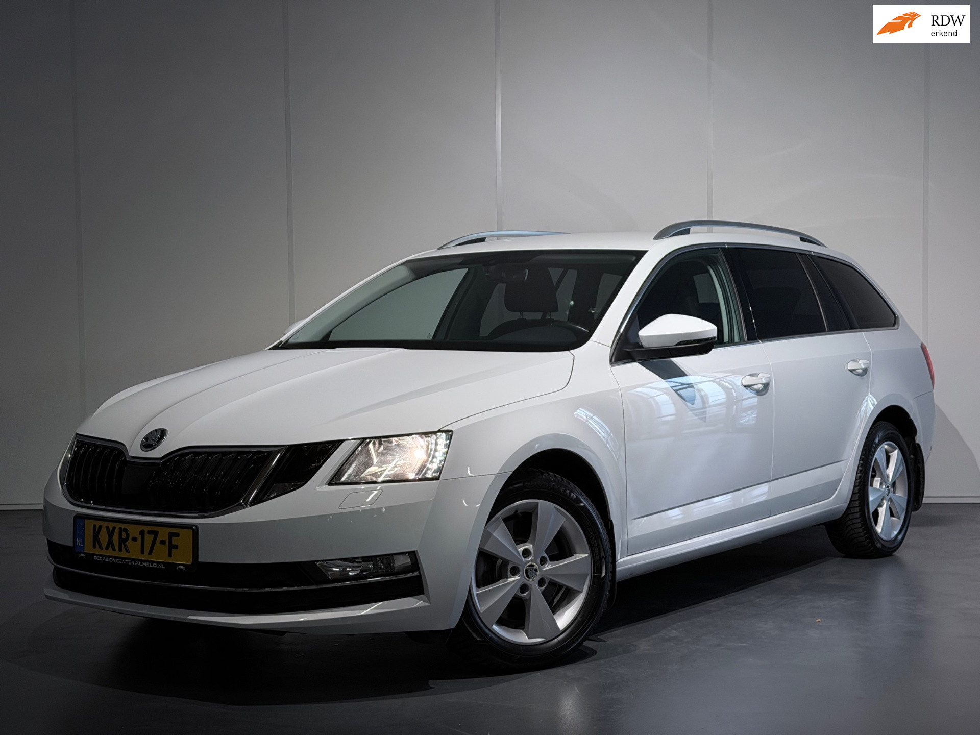 Skoda Octavia Combi 1.4 TSI Greentech Style DSG /Clima/ACC/PDC/CarPlay/Sfeer/Trekhaak 2019 - voorkant