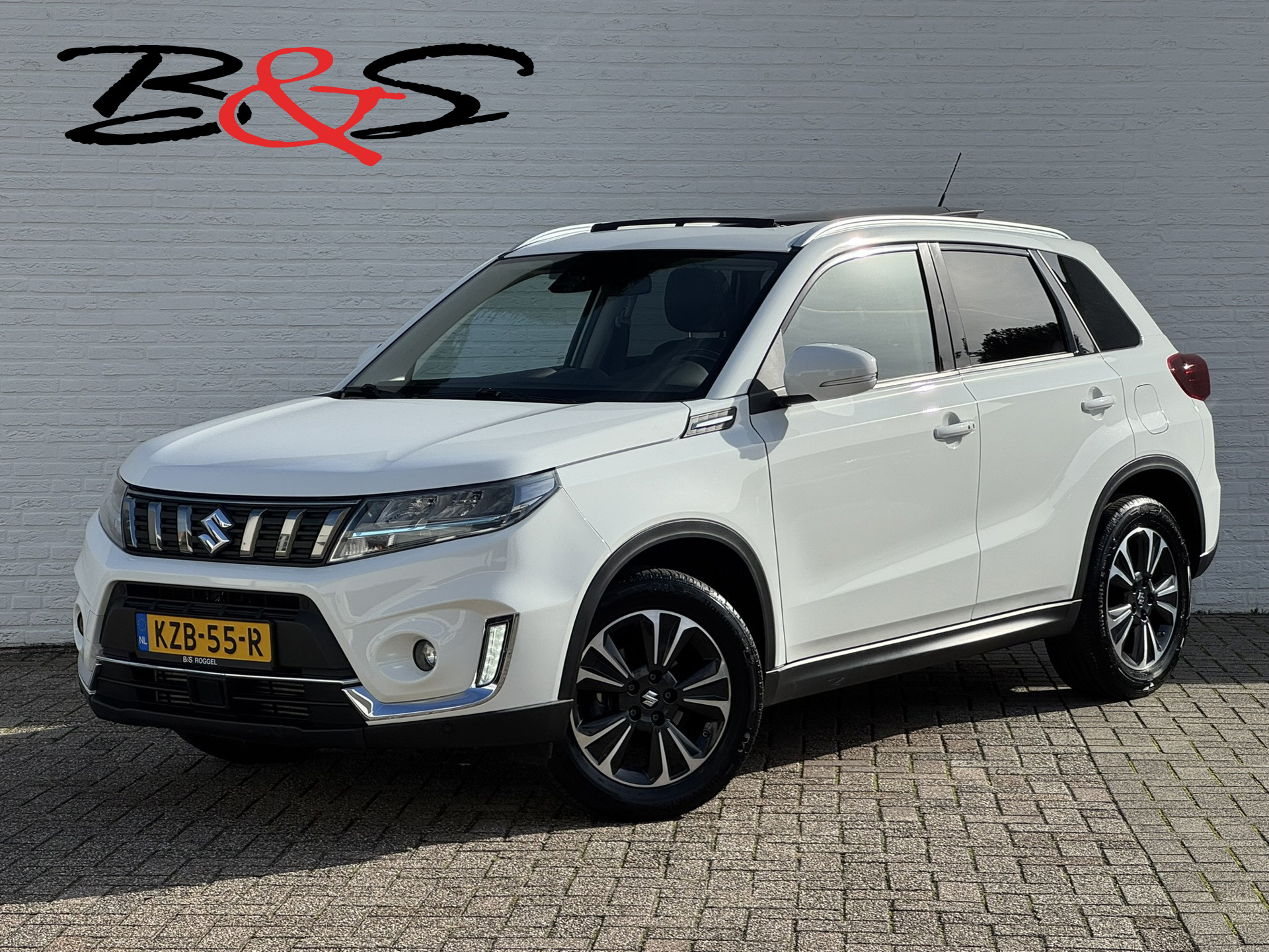 Suzuki Vitara 1.4 Boosterjet Style Smart Hybrid AllGrip Automaat Camera Pano Carplay Adaptive Cruise Stoelverw. 2021 - voorkant