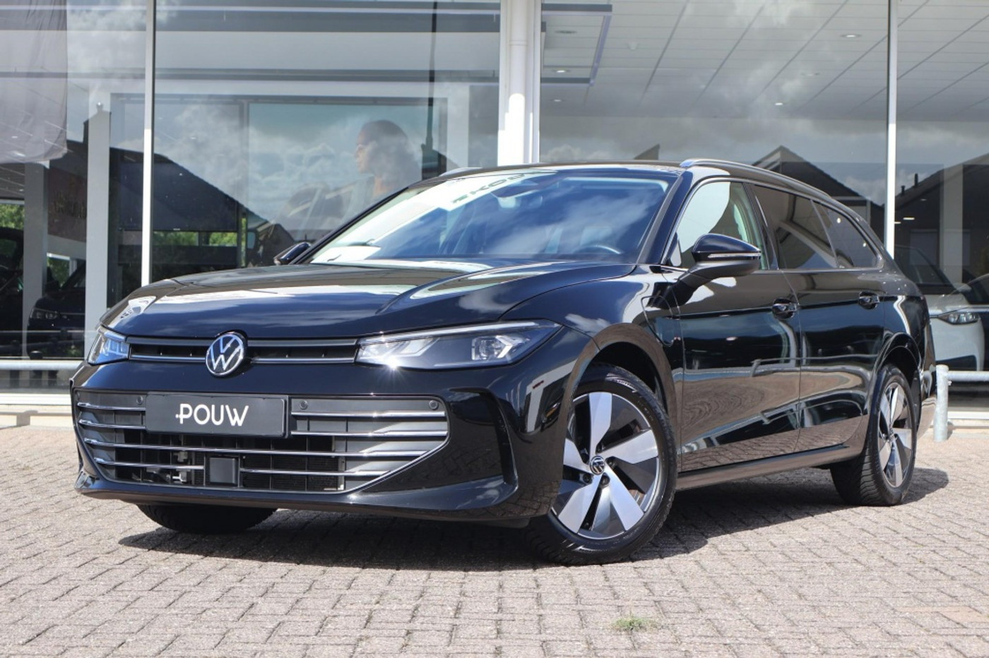 Volkswagen Passat Variant 1.5 eHy. R-Line Edt. 2026 - voorkant