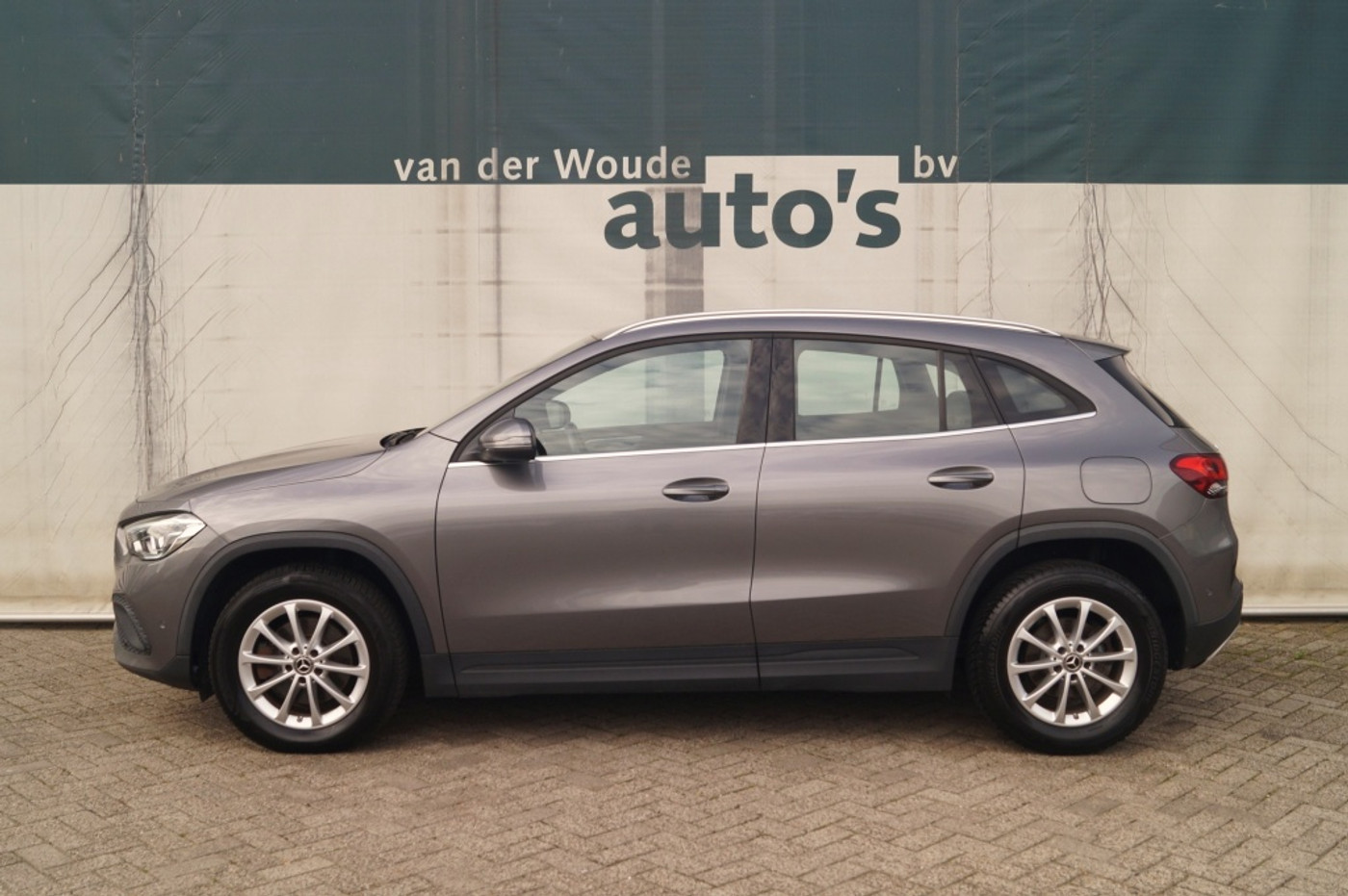 Mercedes-Benz Gla 180d Automaat Business Line -ECC-NAVI-TREKHAAK- 2022 - voorkant