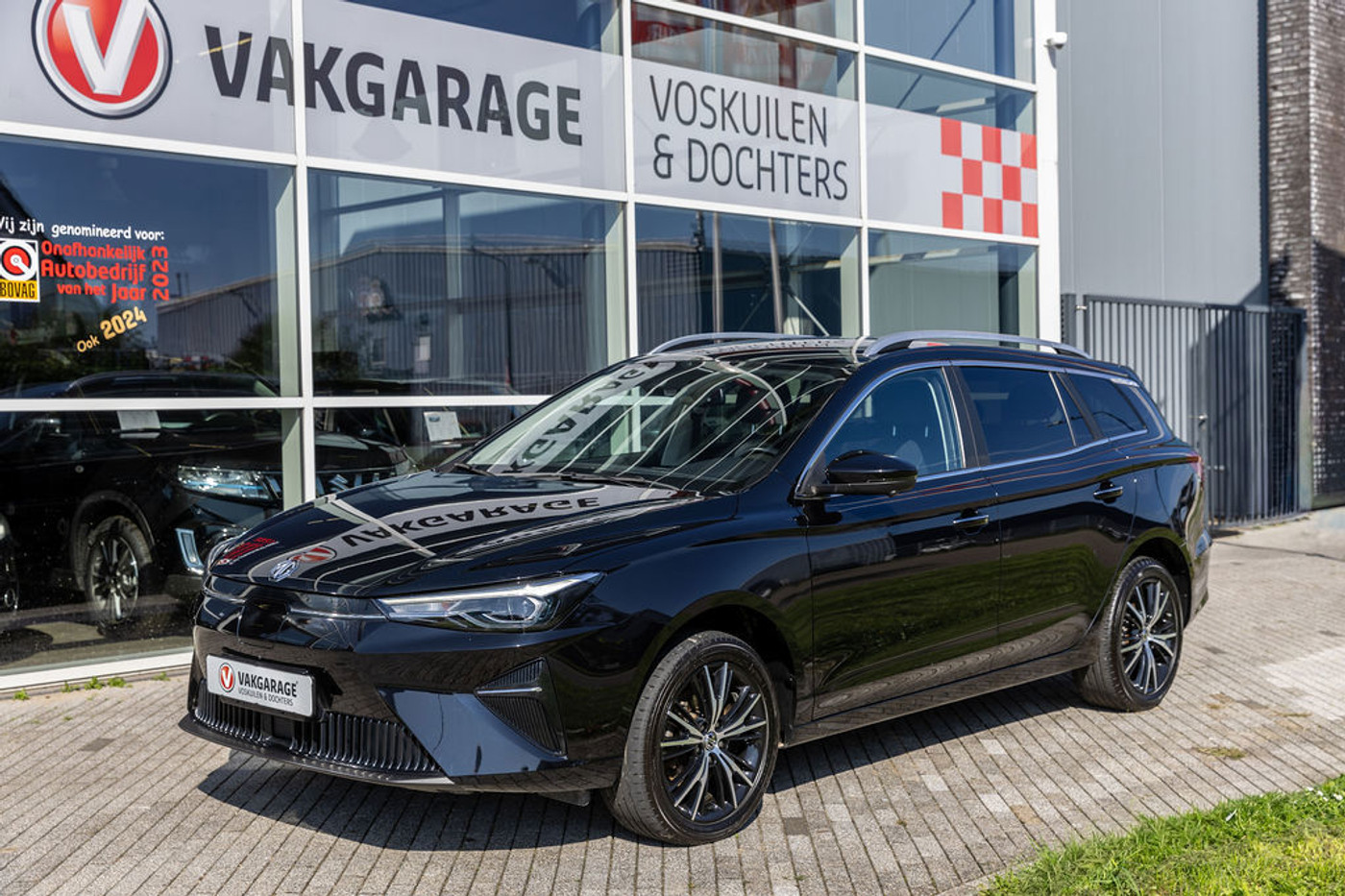 MG Mg5 Electric Long Range Luxury 61 kWh Black 2023 - voorkant