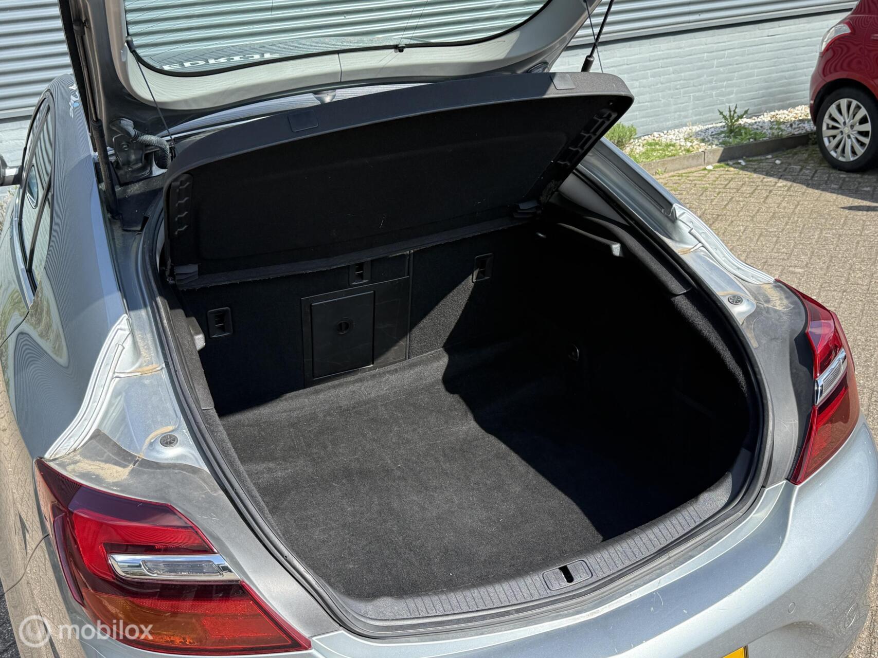 Foto van Opel Insignia Limousine HB