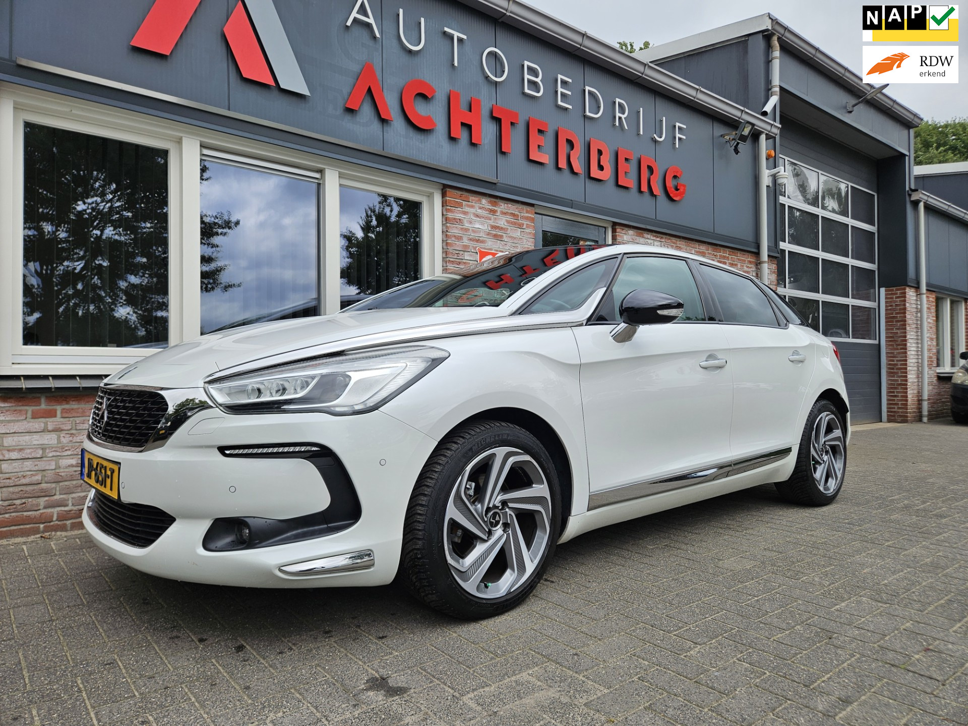 DS 5 1.6 Business Executive/TREKH/PANO/PARKS/NAVI/APK/NAP 2016 - voorkant