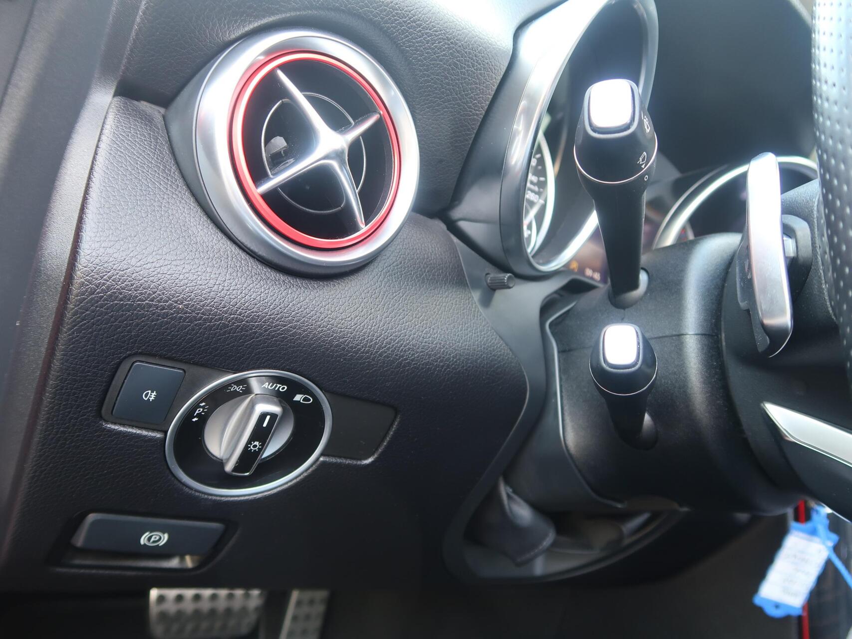 Foto van Mercedes-Benz SLC 200