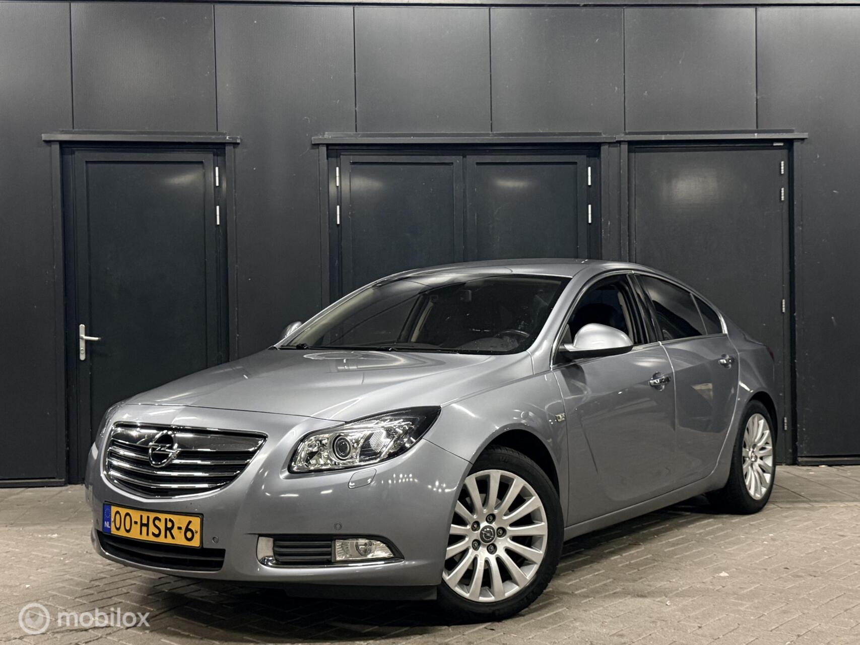 Opel Insignia 1.8 Cosmo/zeer netjes/trekhaak/parkeersensoren 2009 - voorkant