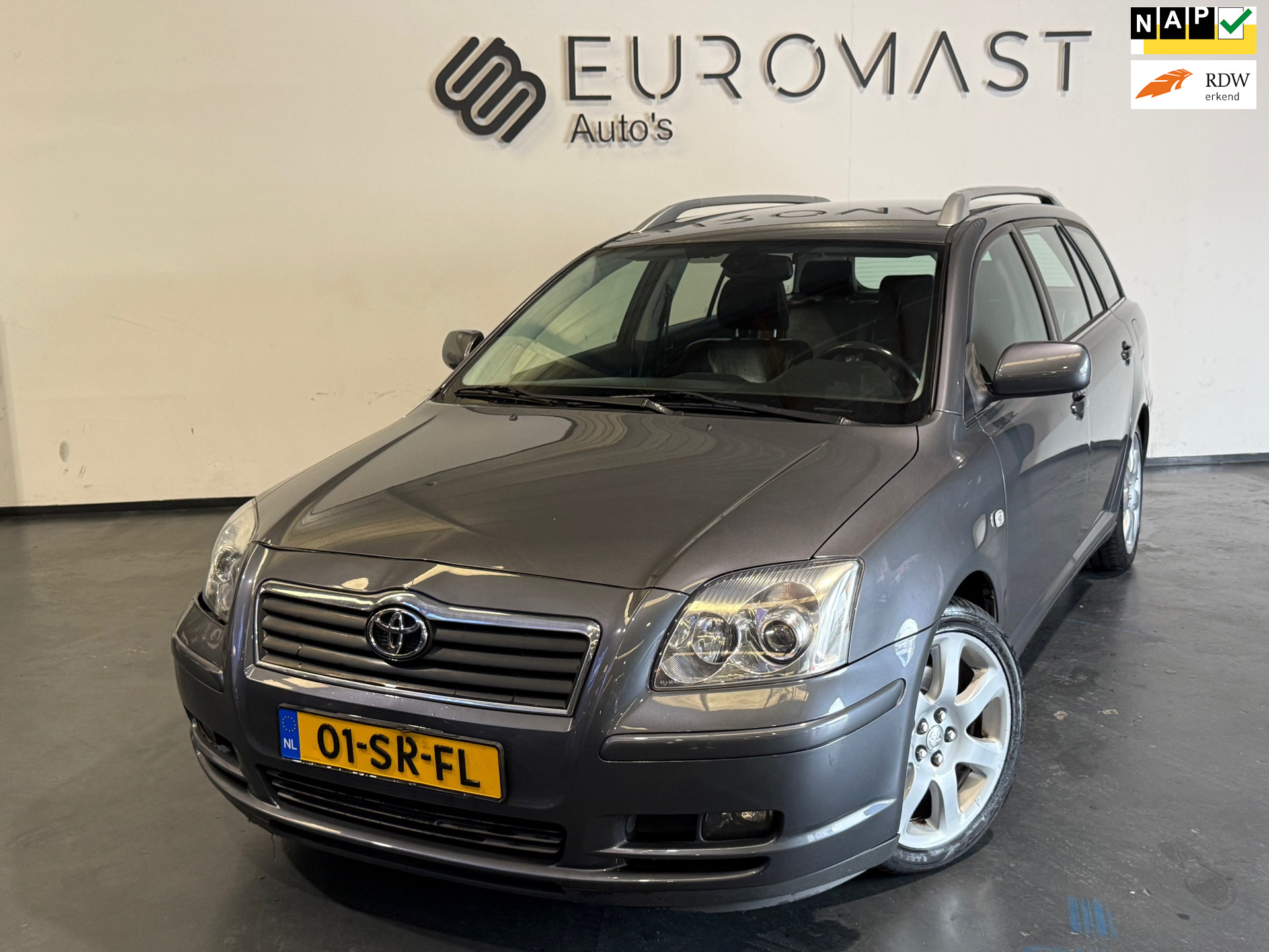 Toyota Toyota Avensis 2.0 VVTi Executive Leder bekleding Airco Cruise Nieuwe Apk 2006 - voorkant