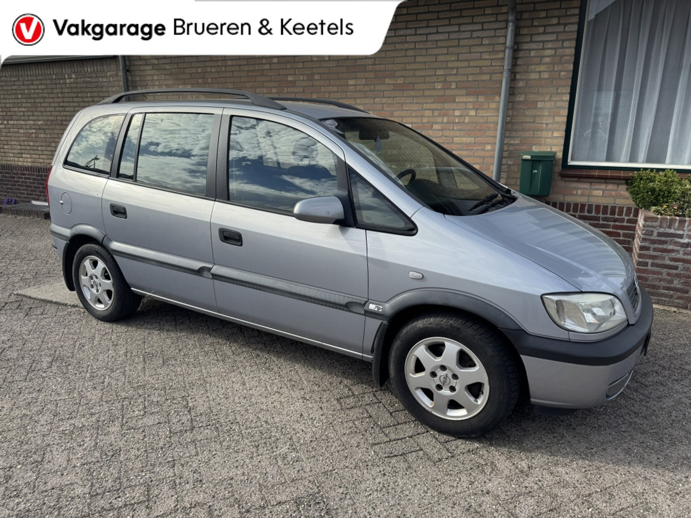 Opel Zafira-a 1.8-16V Elegance 2001 - voorkant