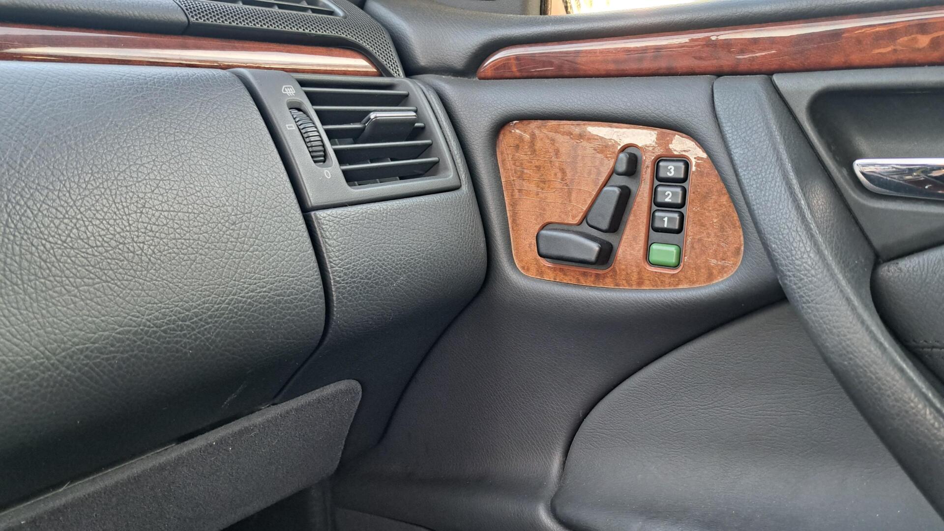Foto van Mercedes-Benz E 430