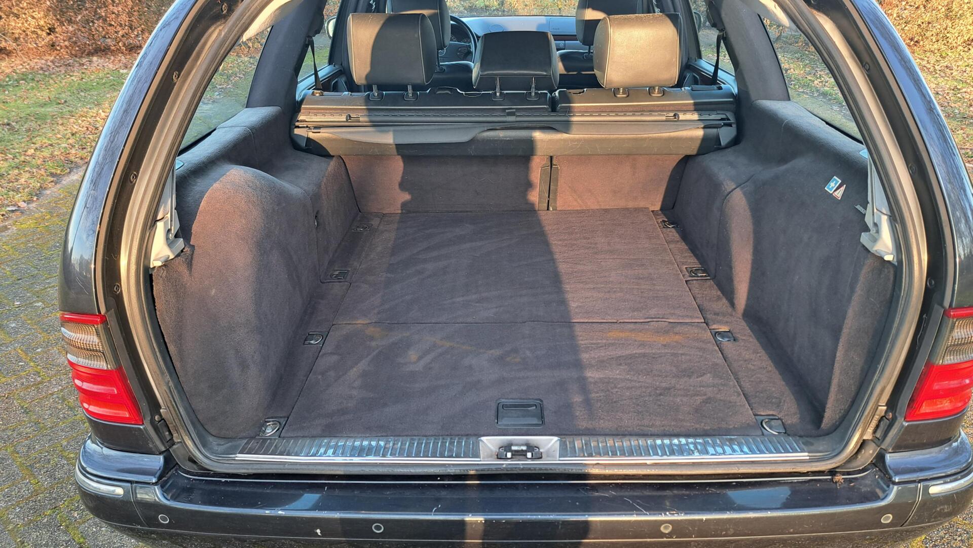 Foto van Mercedes-Benz E 430
