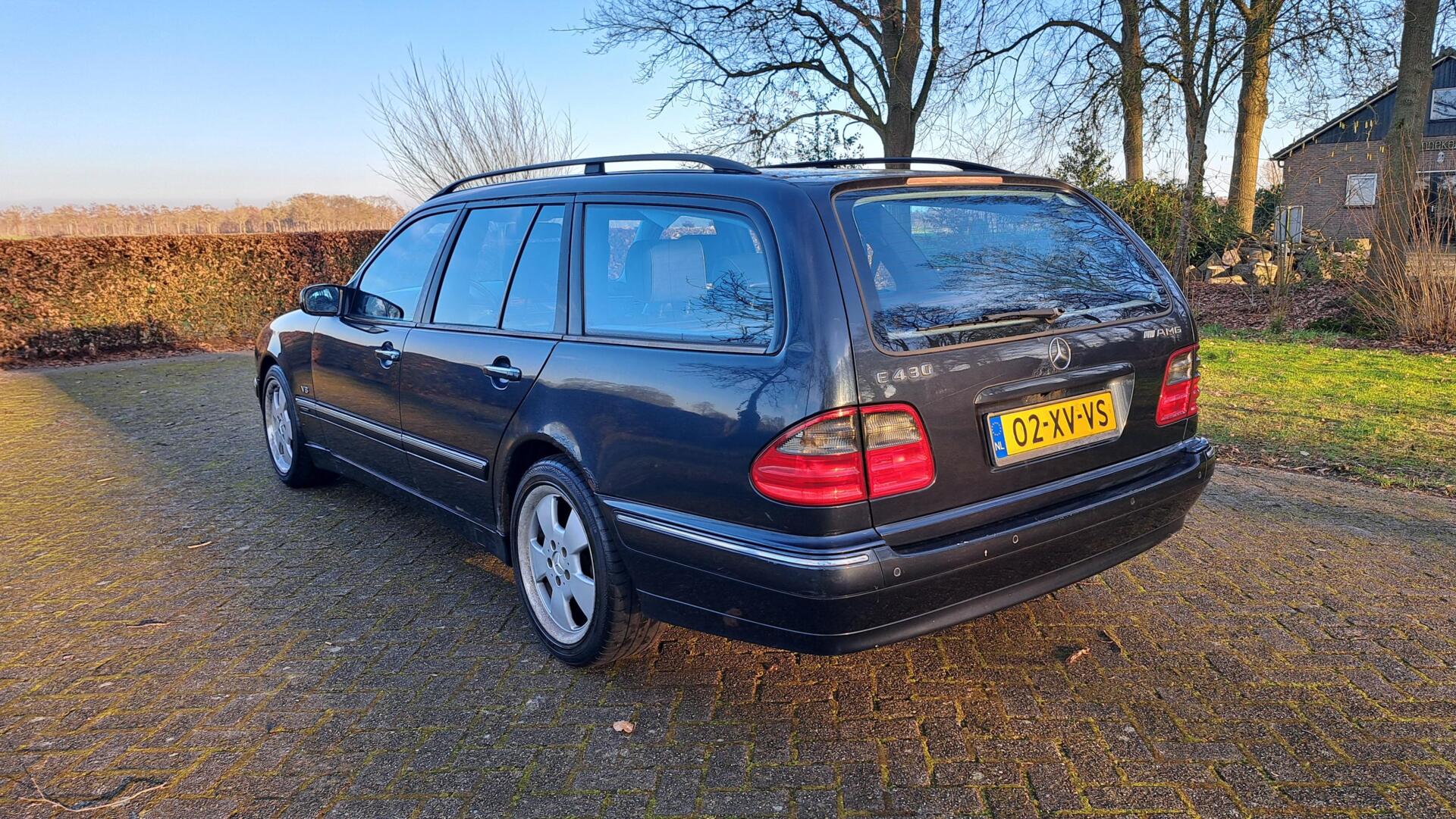 Foto van Mercedes-Benz E 430