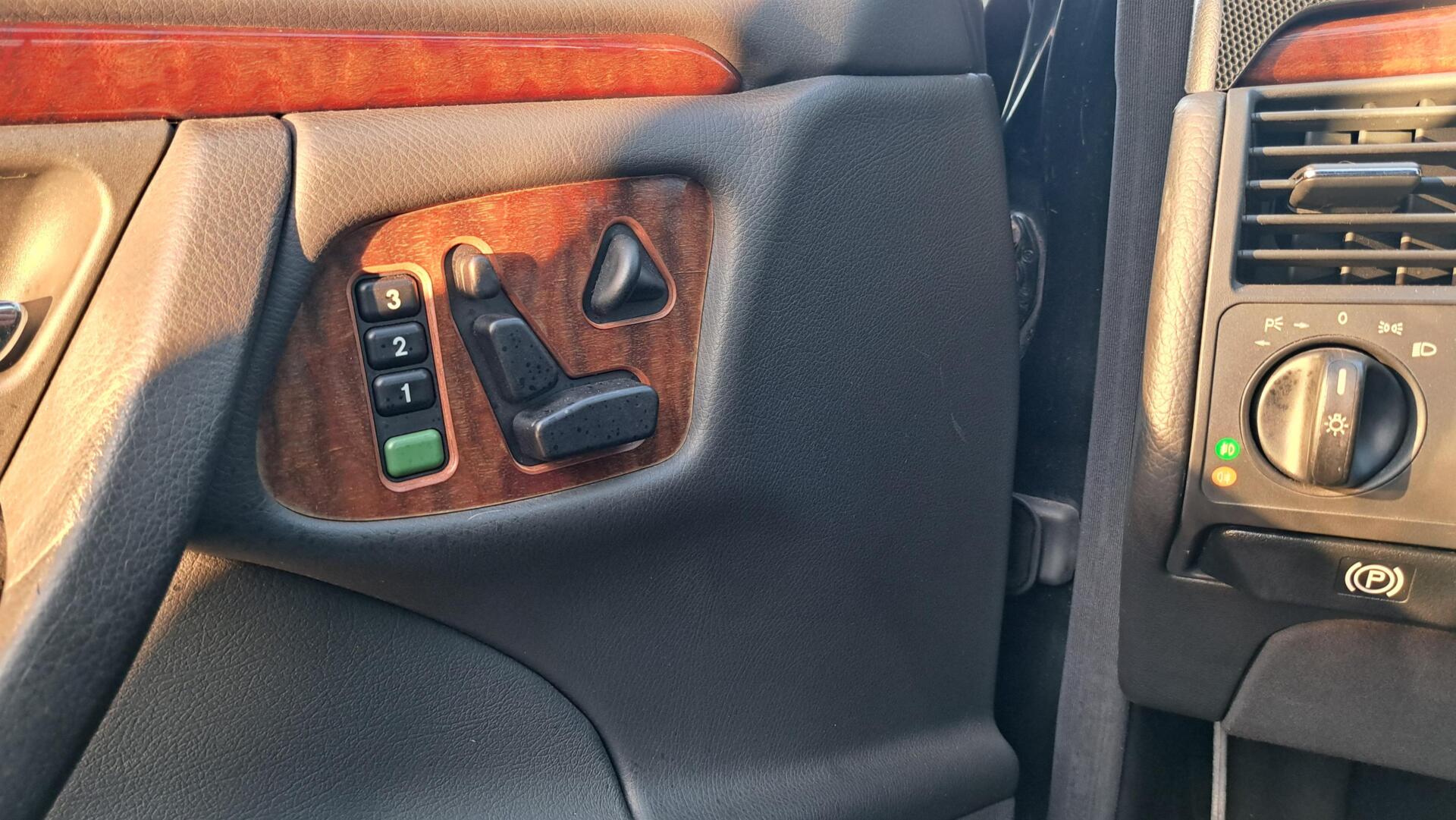 Foto van Mercedes-Benz E 430
