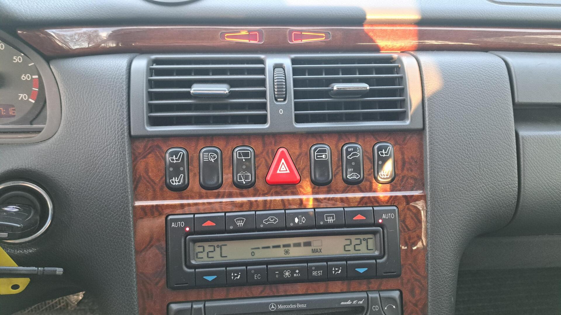 Foto van Mercedes-Benz E 430