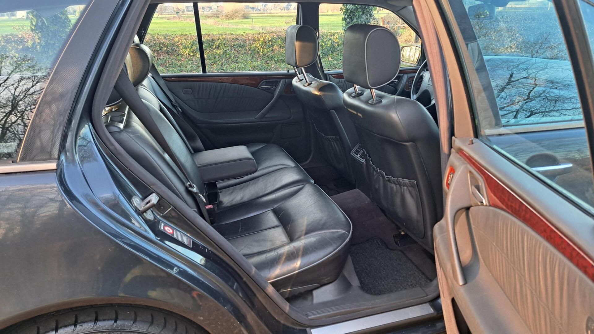 Foto van Mercedes-Benz E 430