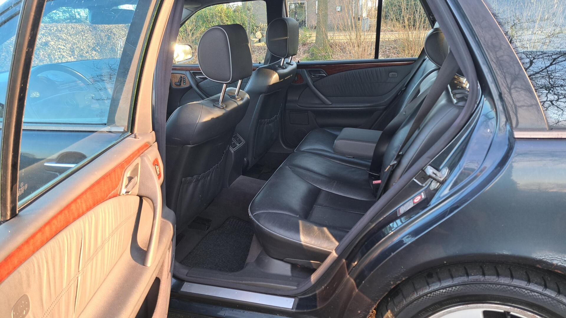 Foto van Mercedes-Benz E 430