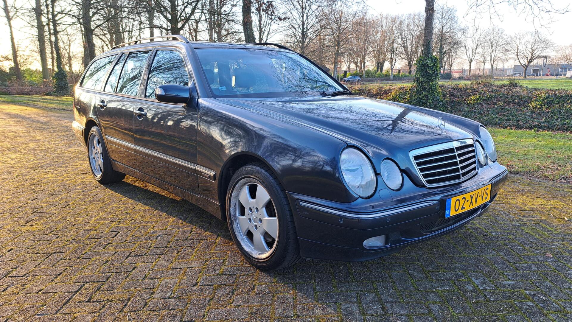 Foto van Mercedes-Benz E 430