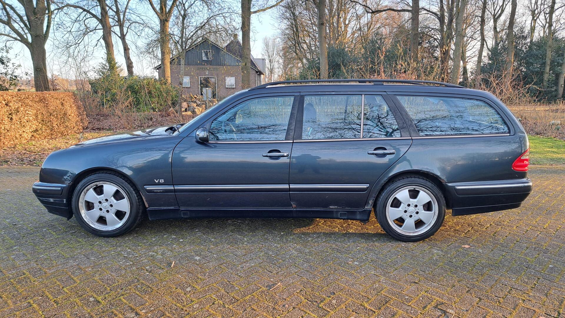 Foto van Mercedes-Benz E 430