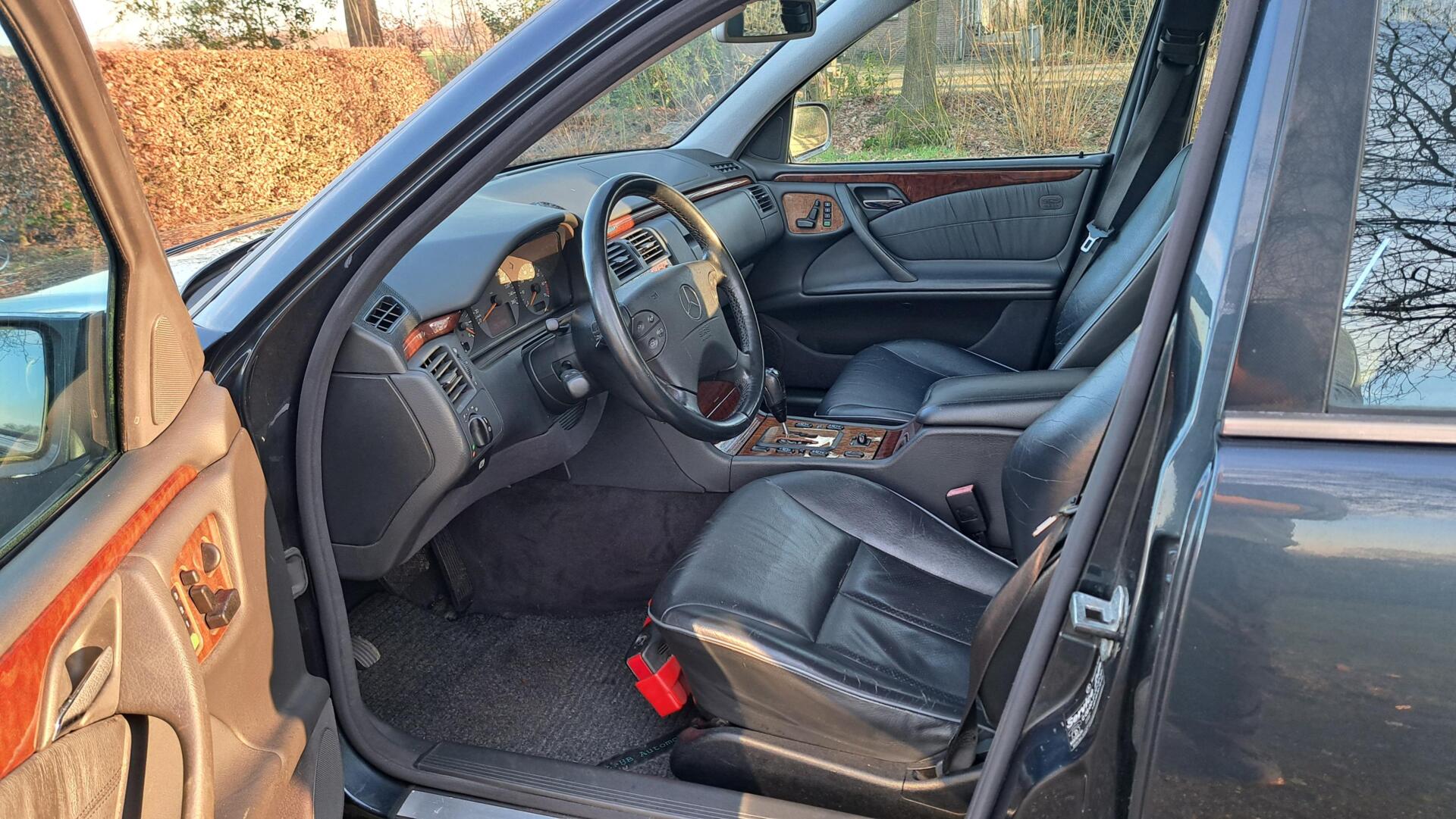 Foto van Mercedes-Benz E 430