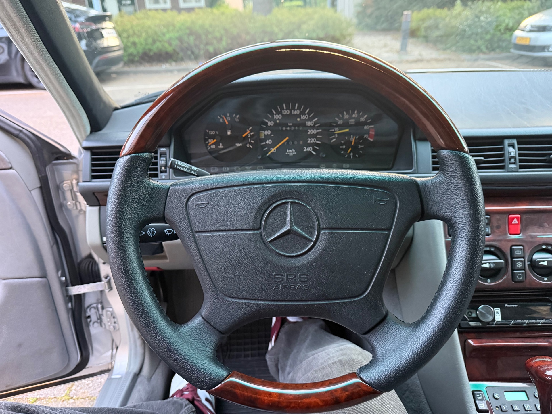 Foto van Mercedes-Benz 300 E