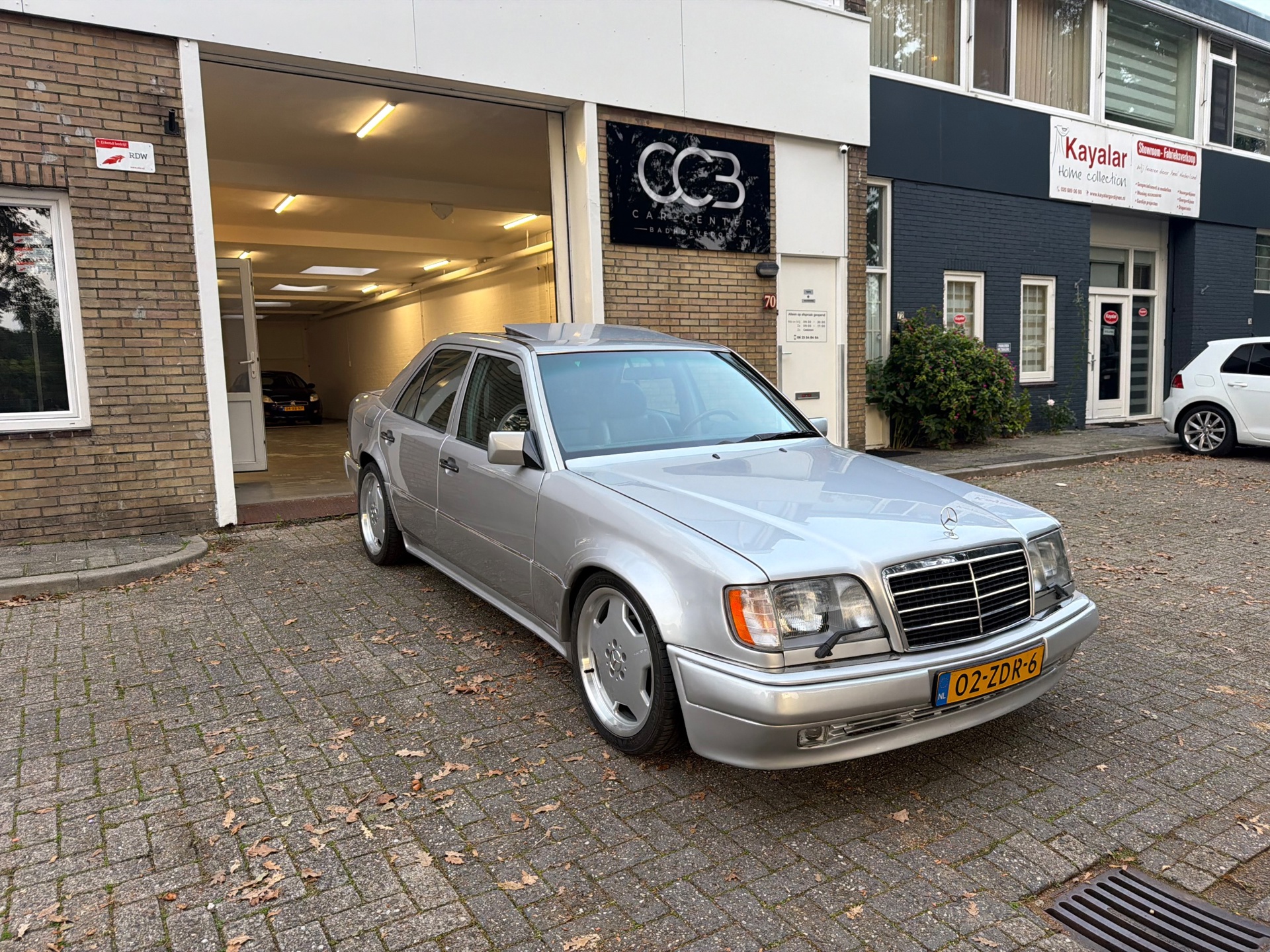 Foto van Mercedes-Benz 300 E