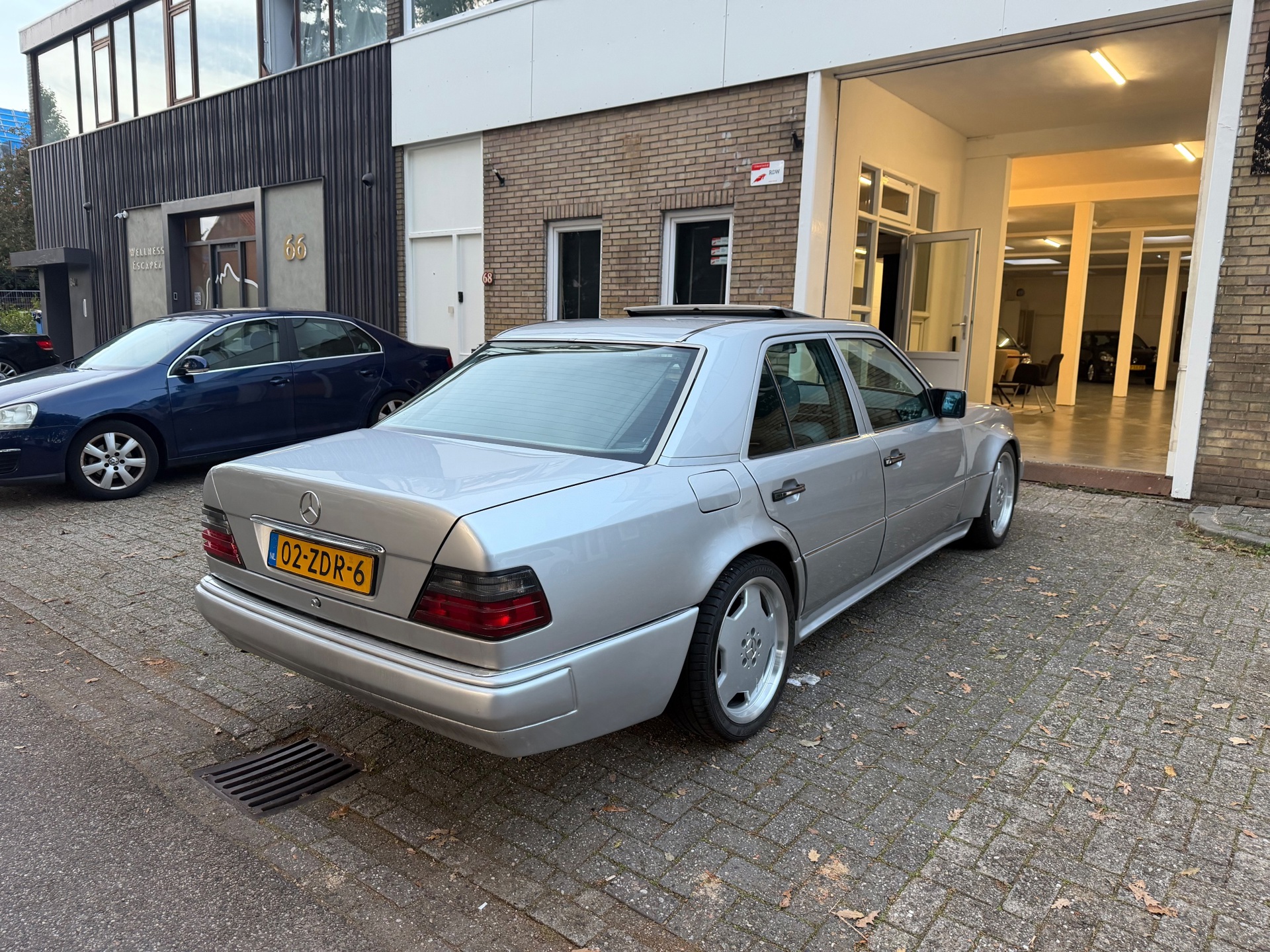 Foto van Mercedes-Benz 300 E