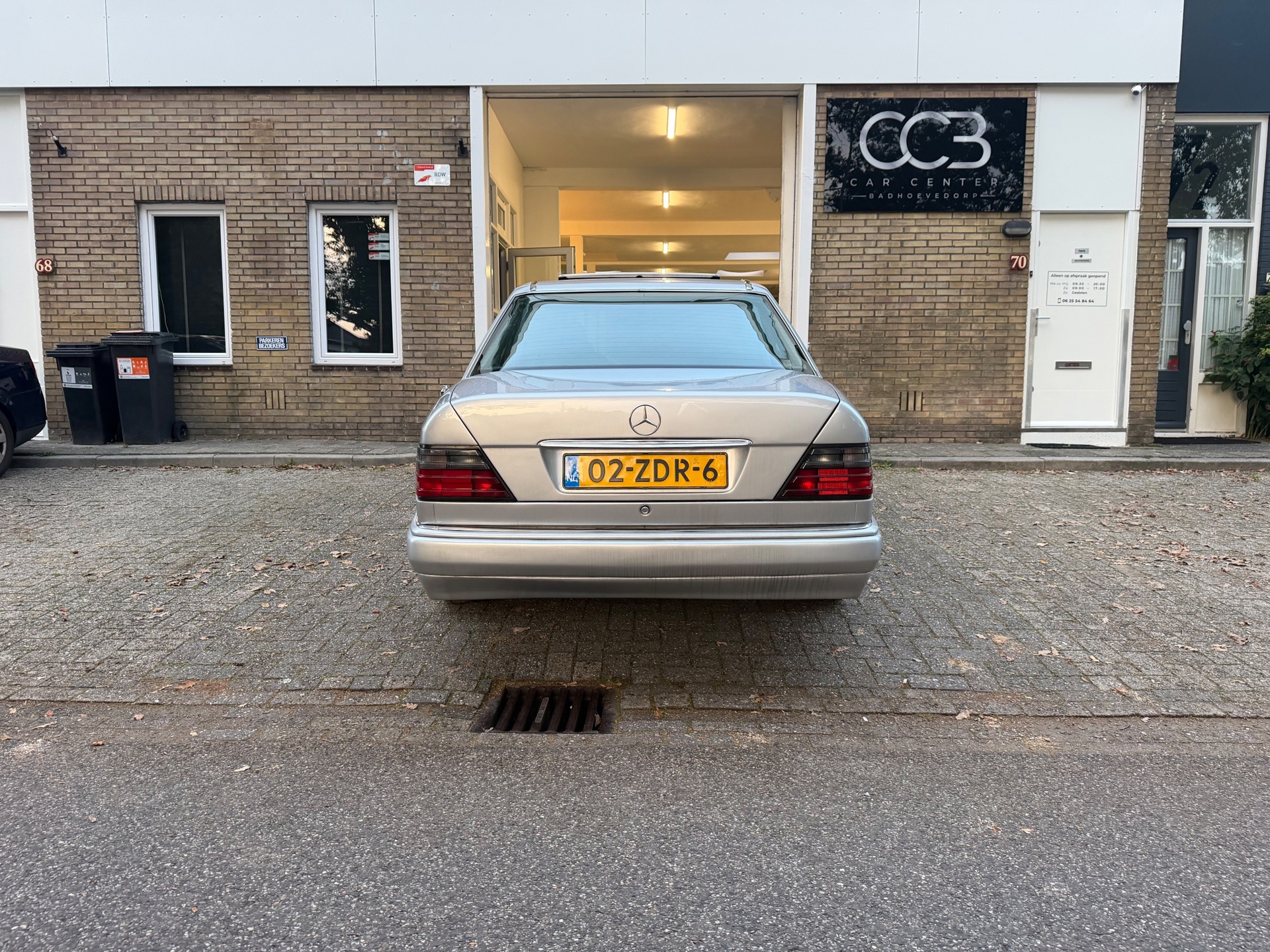 Foto van Mercedes-Benz 300 E