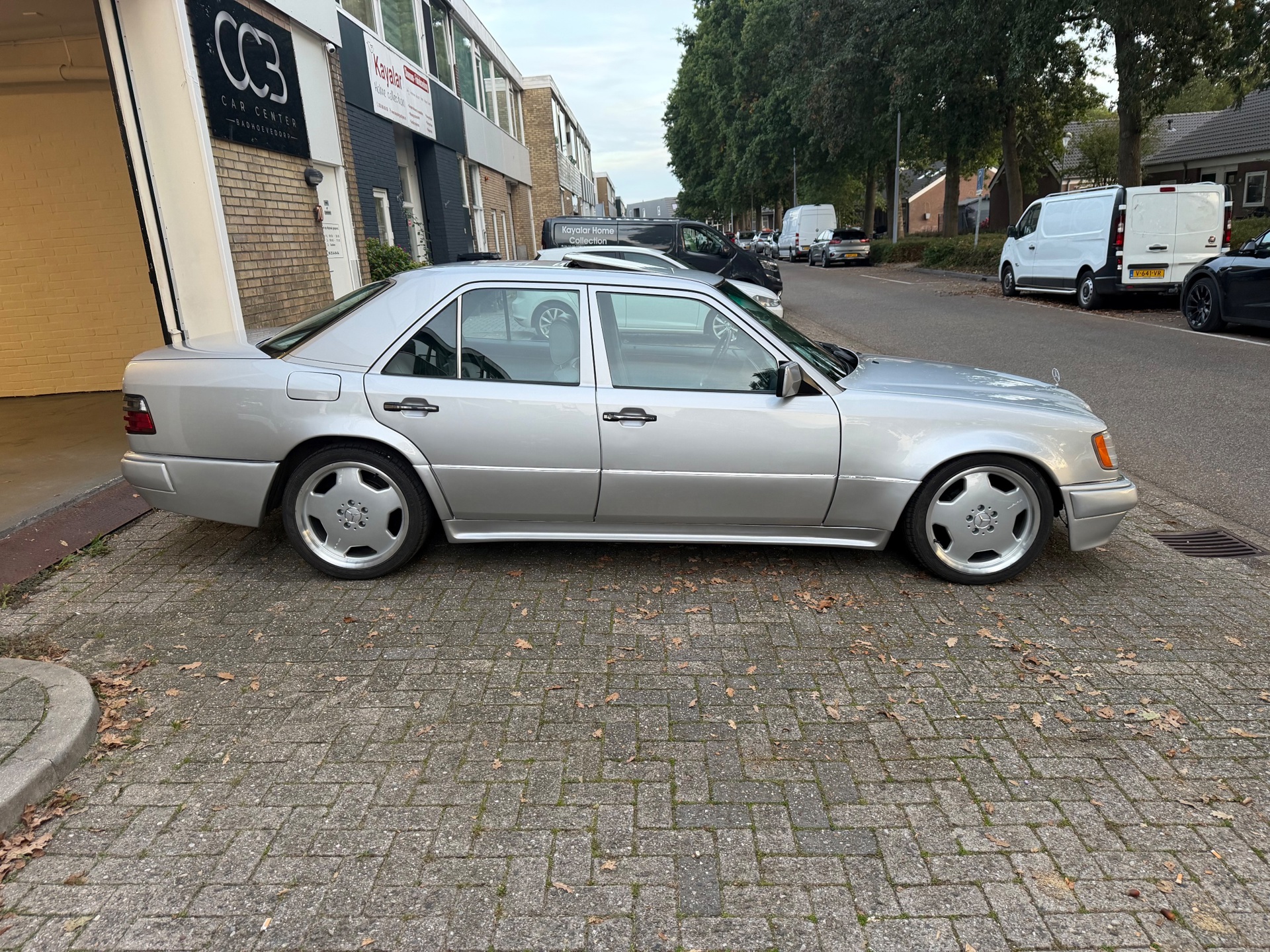 Foto van Mercedes-Benz 300 E