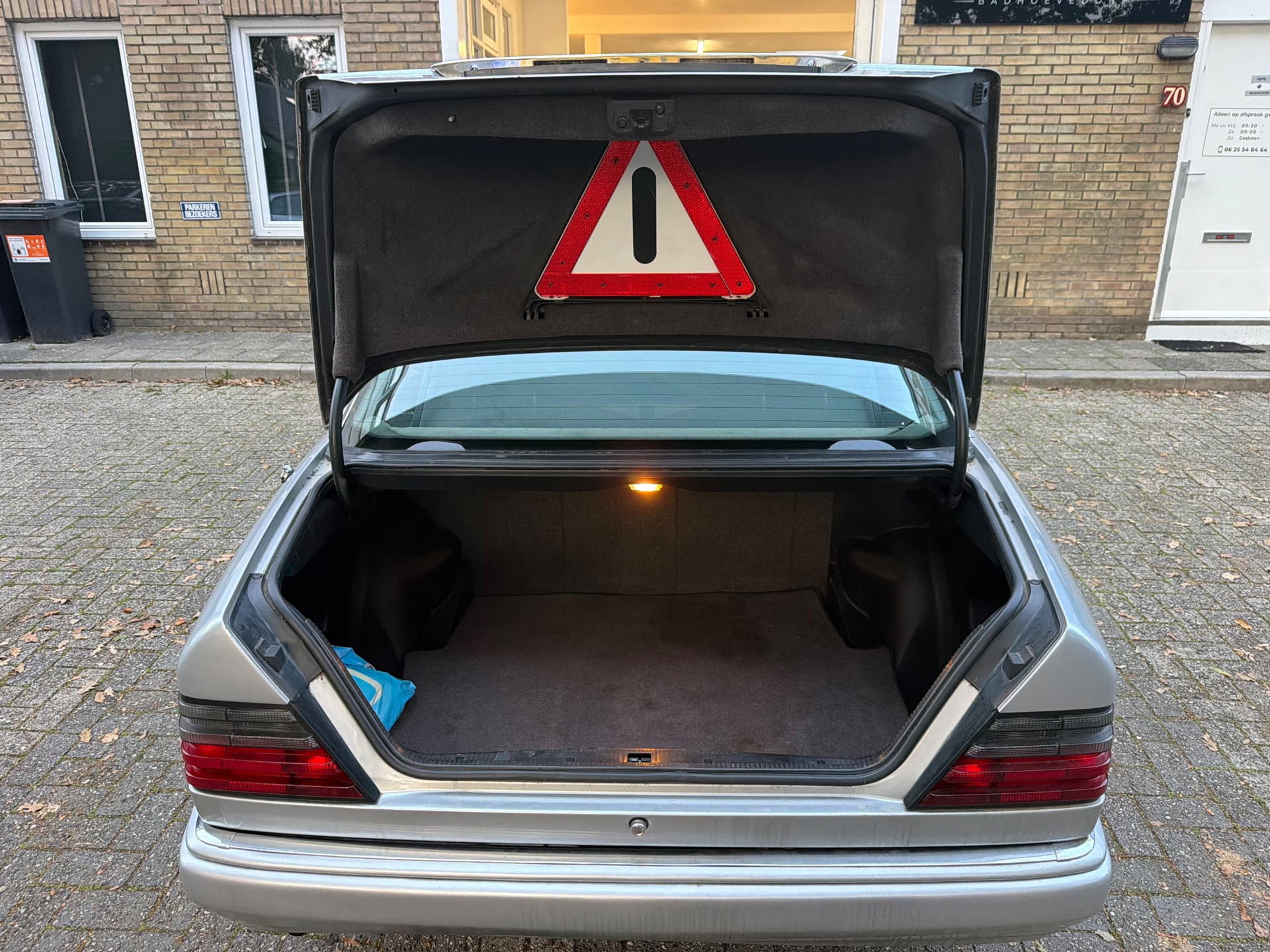Foto van Mercedes-Benz 300 E