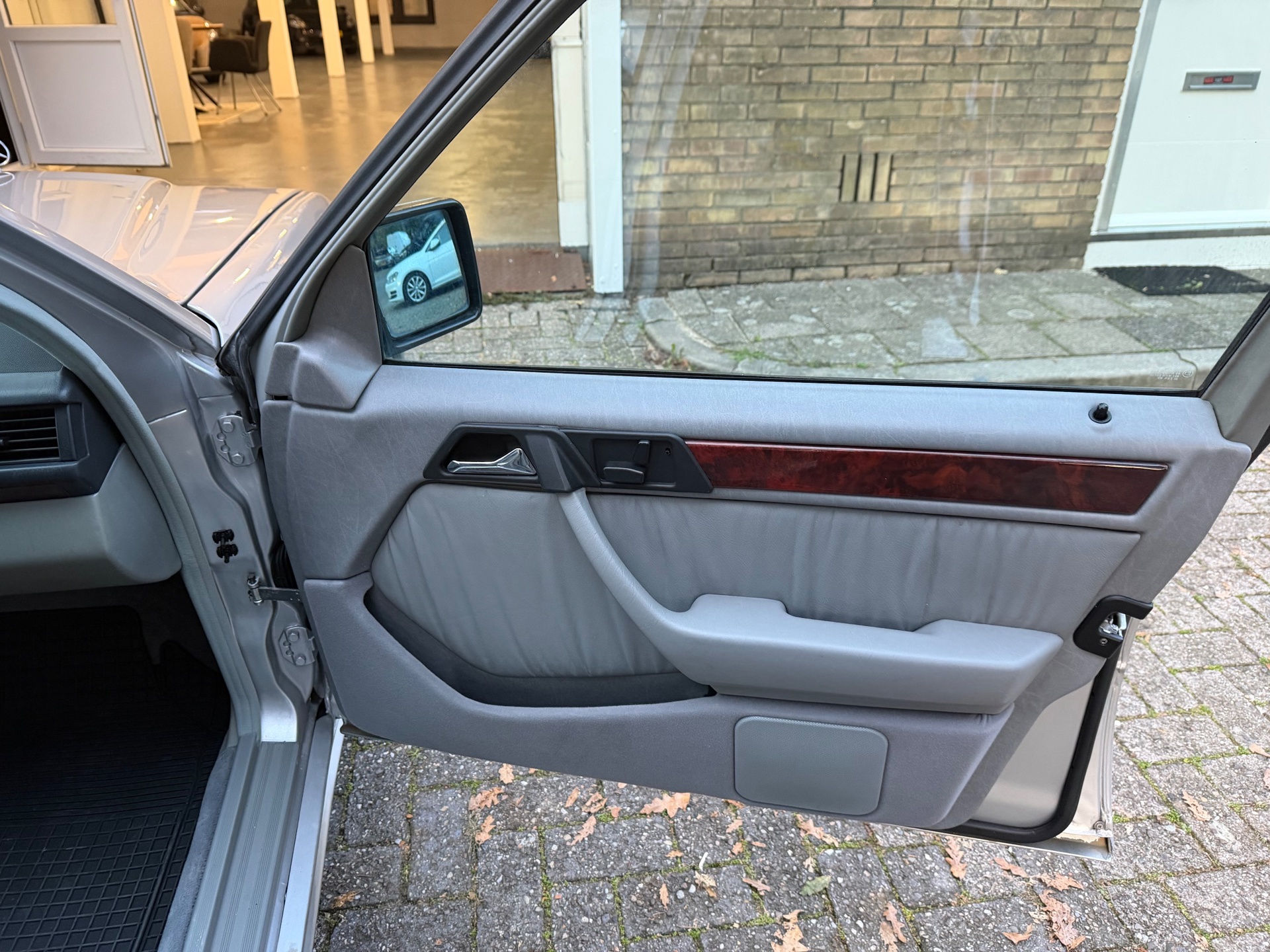 Foto van Mercedes-Benz 300 E
