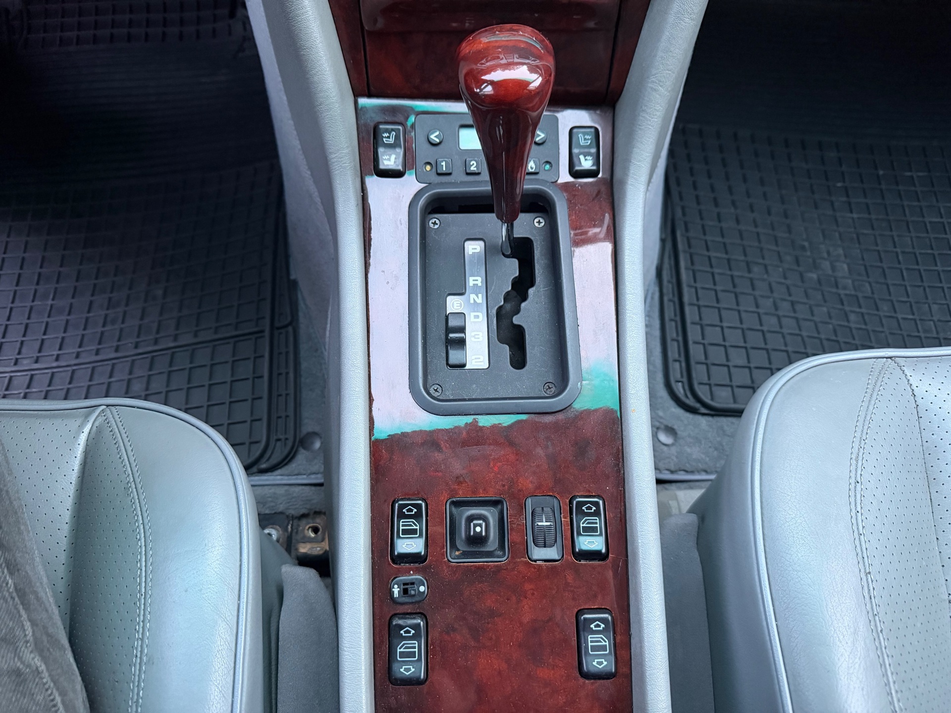 Foto van Mercedes-Benz 300 E