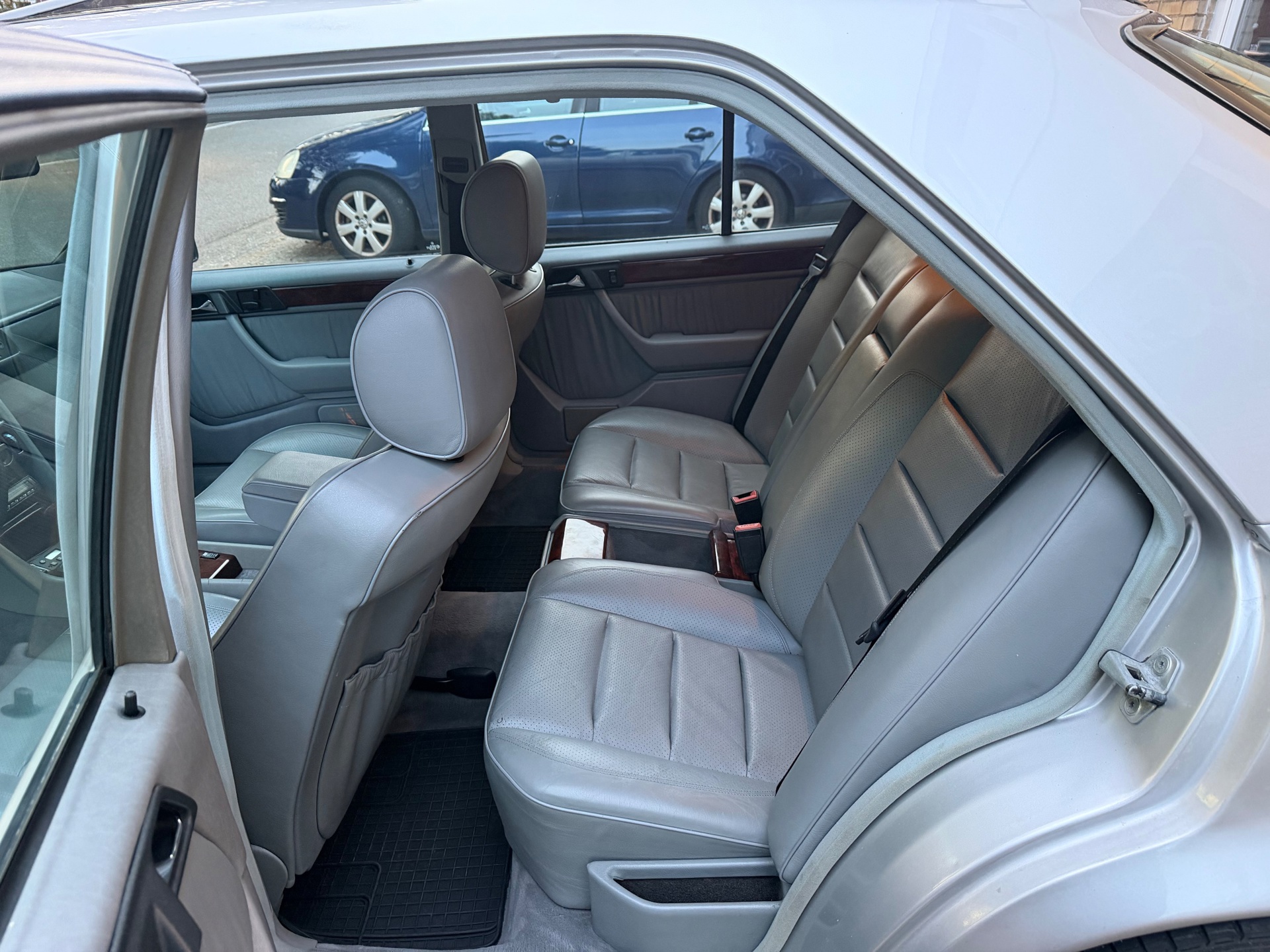 Foto van Mercedes-Benz 300 E