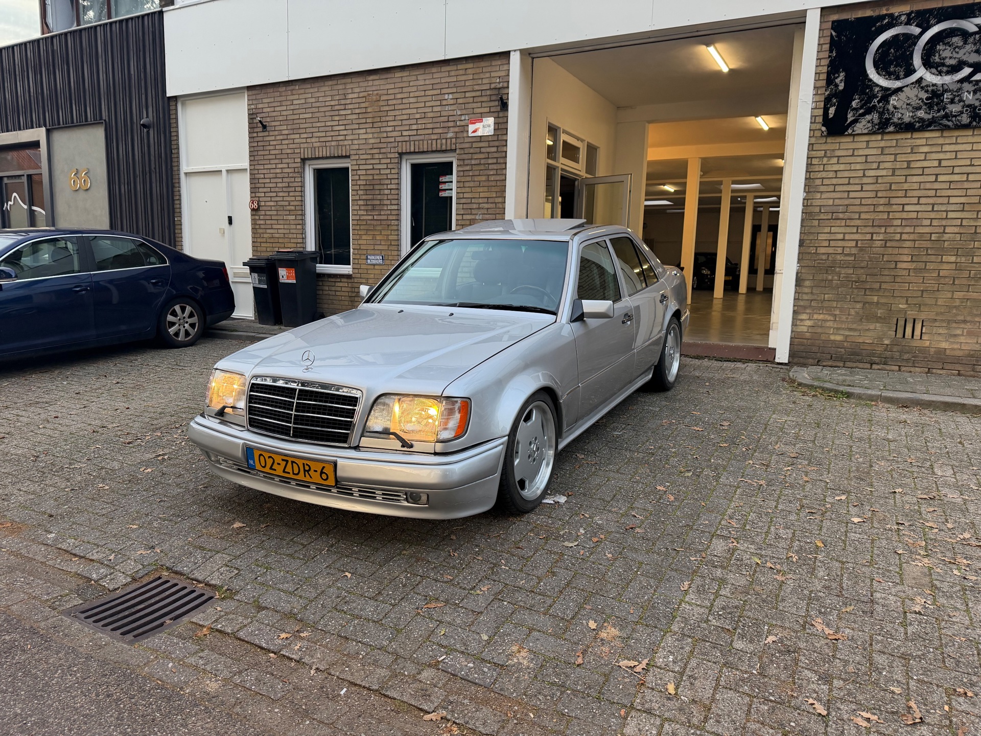 Foto van Mercedes-Benz 300 E