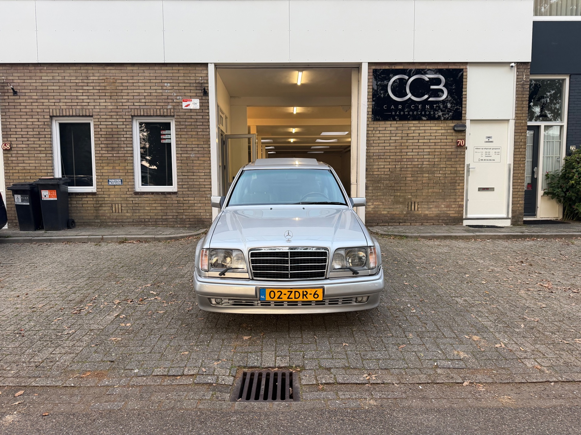 Foto van Mercedes-Benz 300 E