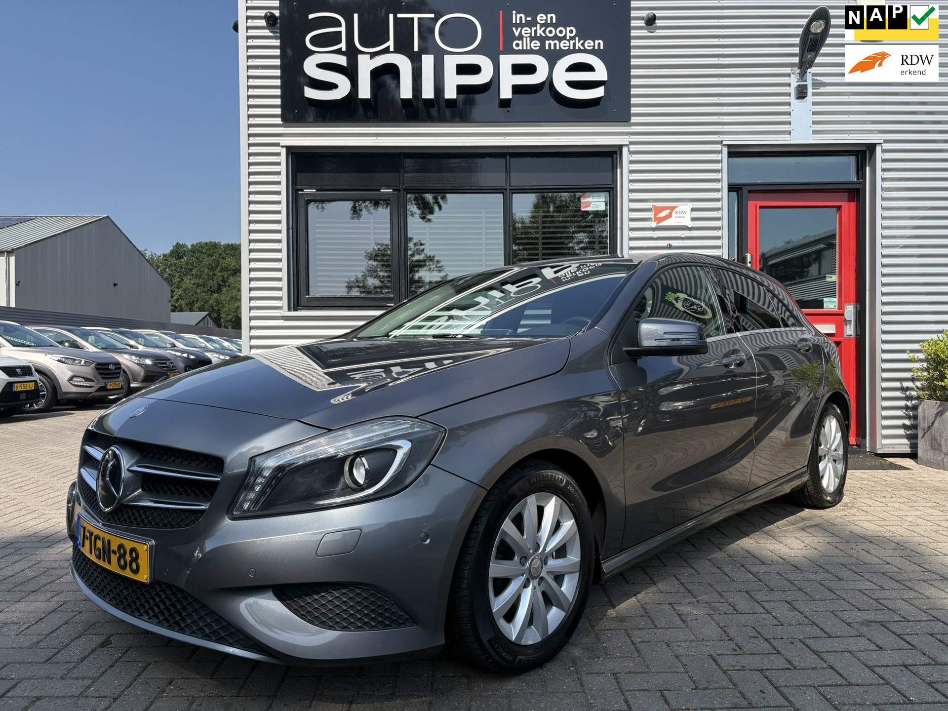 Mercedes-Benz A 180 180 4U3 -AIRCO-CRUISECONTROL-XENON-TREKHAAK-PDC V+A-ORIGINEEL NEDERLANDS!-ISOFIX-NAVI-BLUETOOTH-97.345 KM'S 2014 - voorkant
