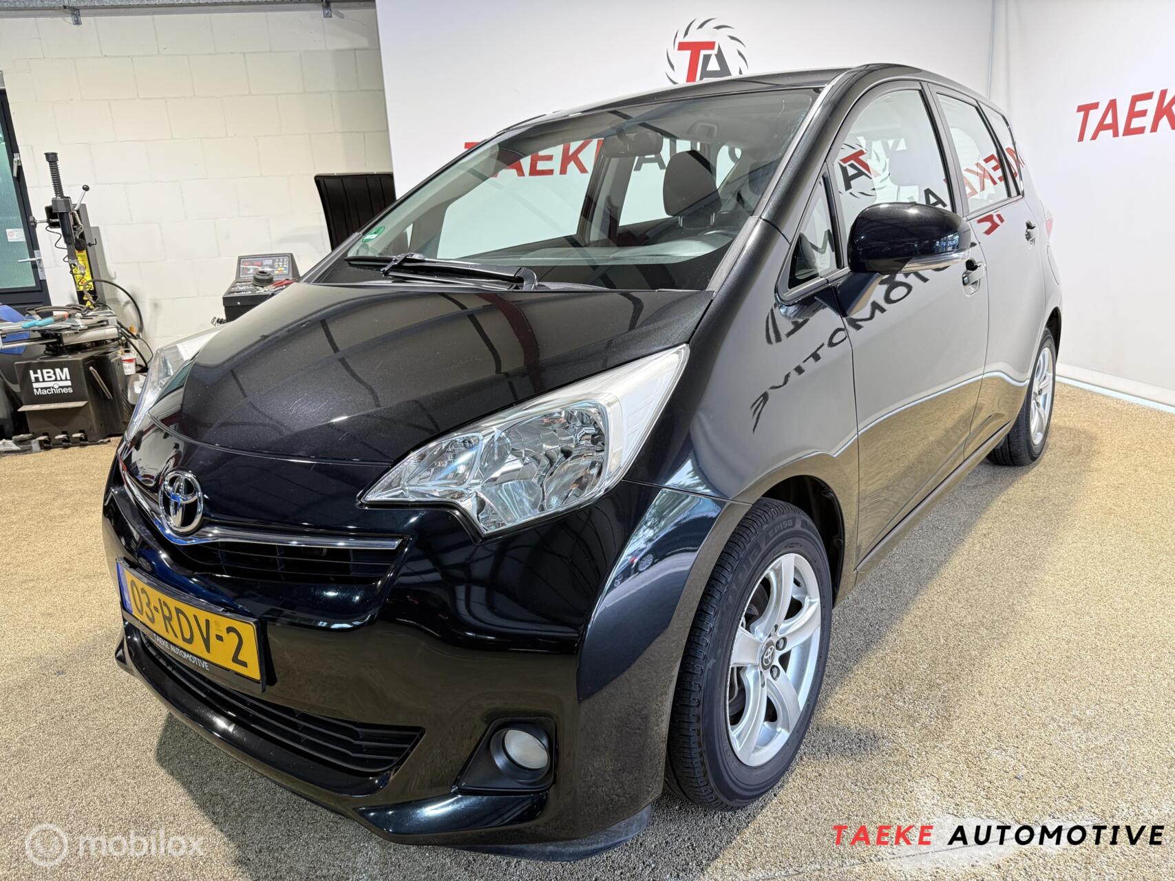 Toyota Toyota Verso-s 1.3 VVT-i Aspiration AUT/CLIMA/CAMERA/APK/NAP 2011 - voorkant