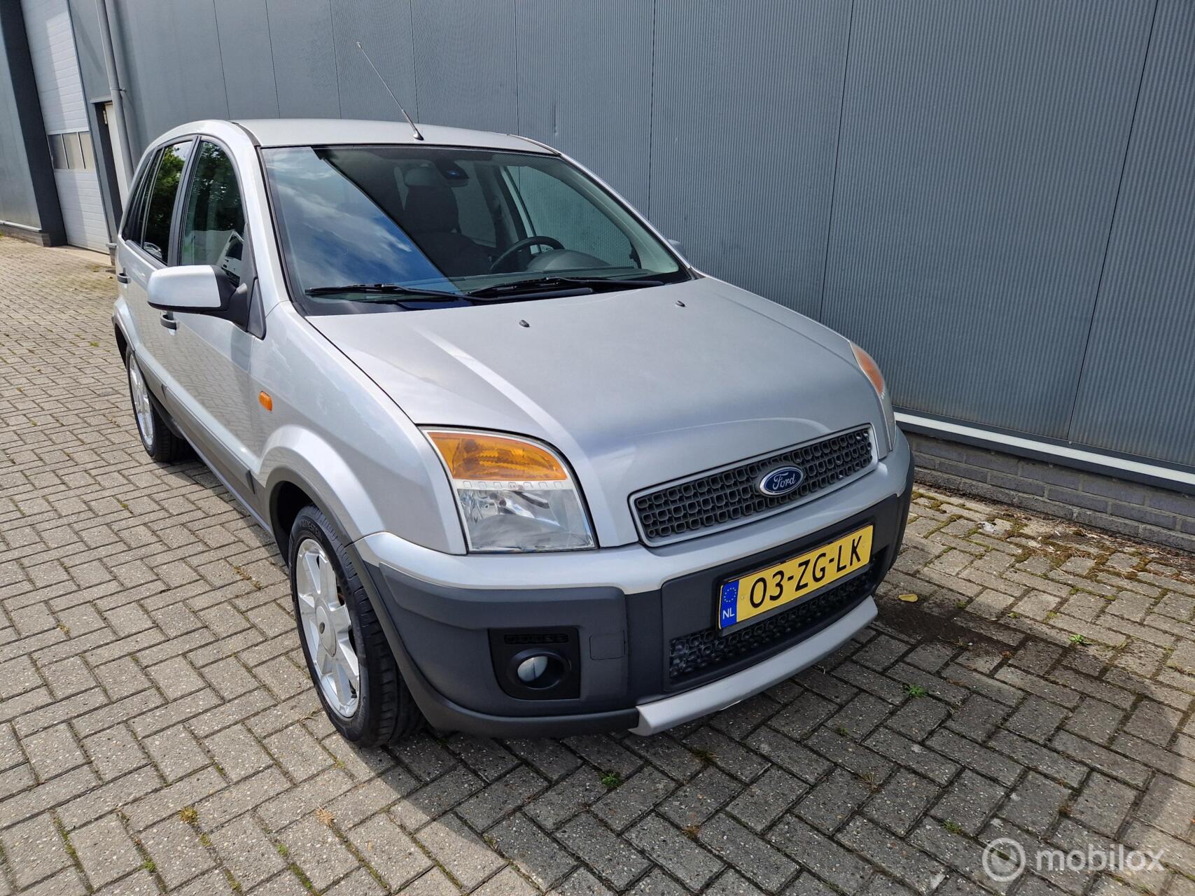 Ford Fusion 1.6-16V Crossroad 2008 - voorkant