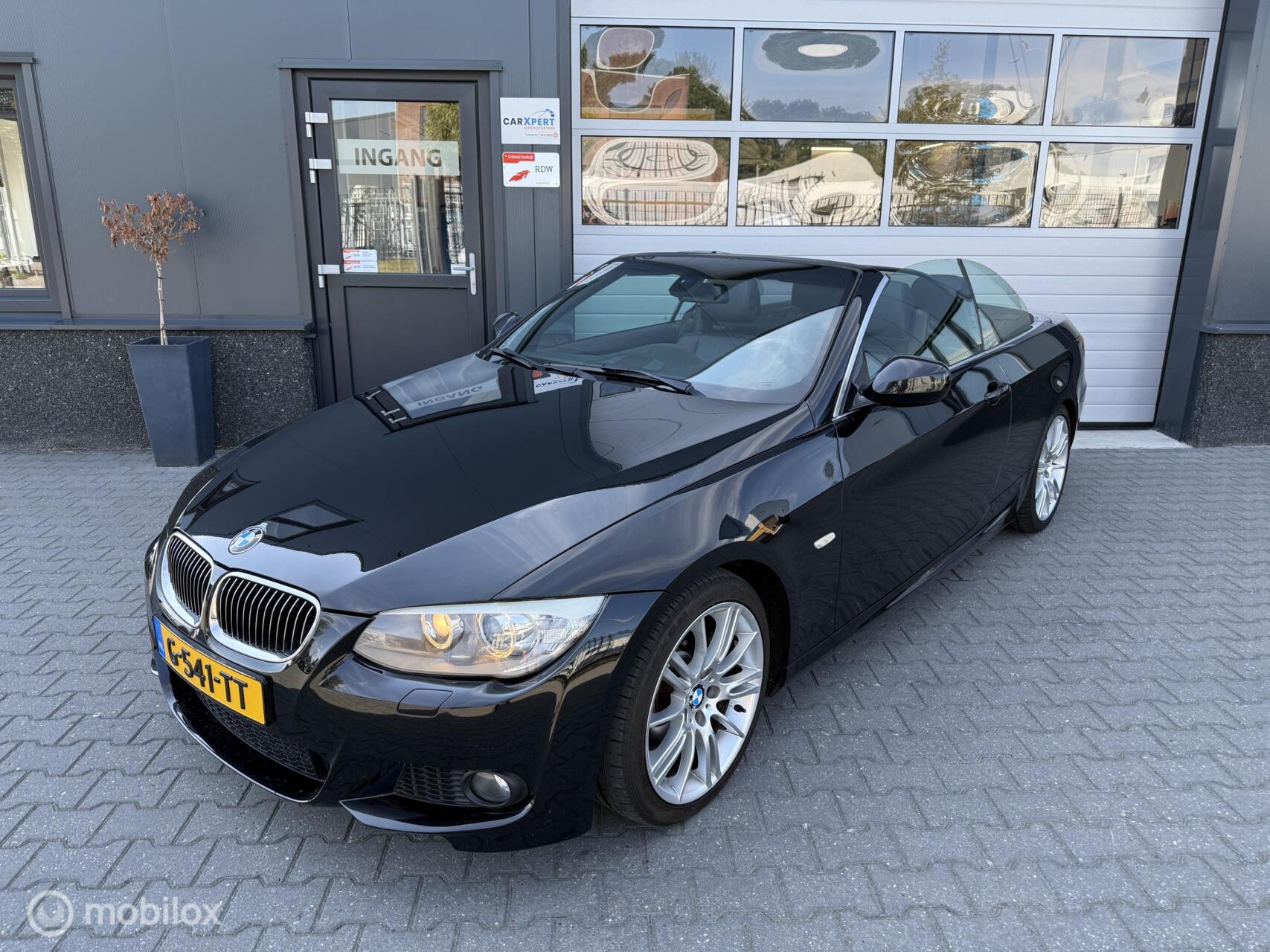 BMW 330i 330i High Executive Xenon Leder Navi Cruise Climate 2011 - voorkant